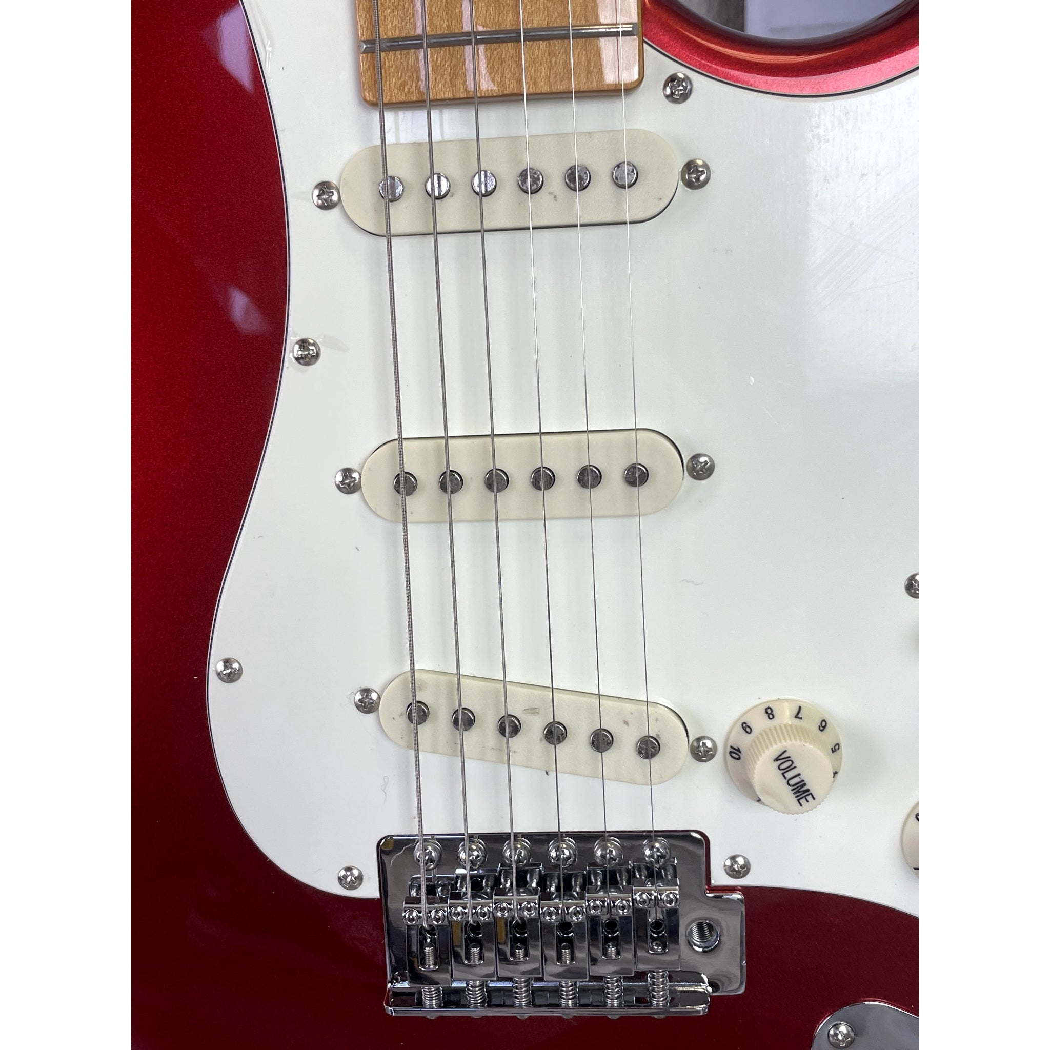 Tagima TG-530 — S-Style, Basswood/Maple, 3× Single-Coil, Tremolo