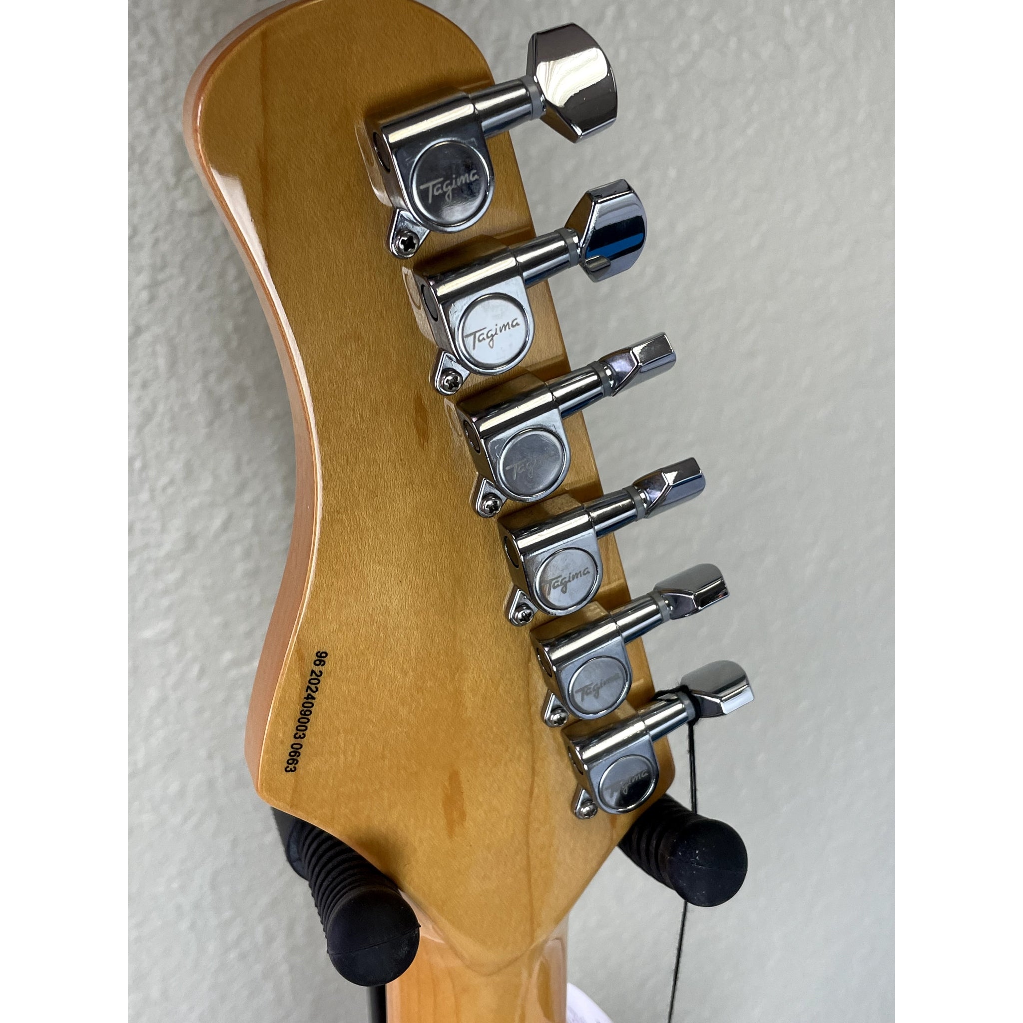 Tagima TG-530 — S-Style, Basswood/Maple, 3× Single-Coil, Tremolo