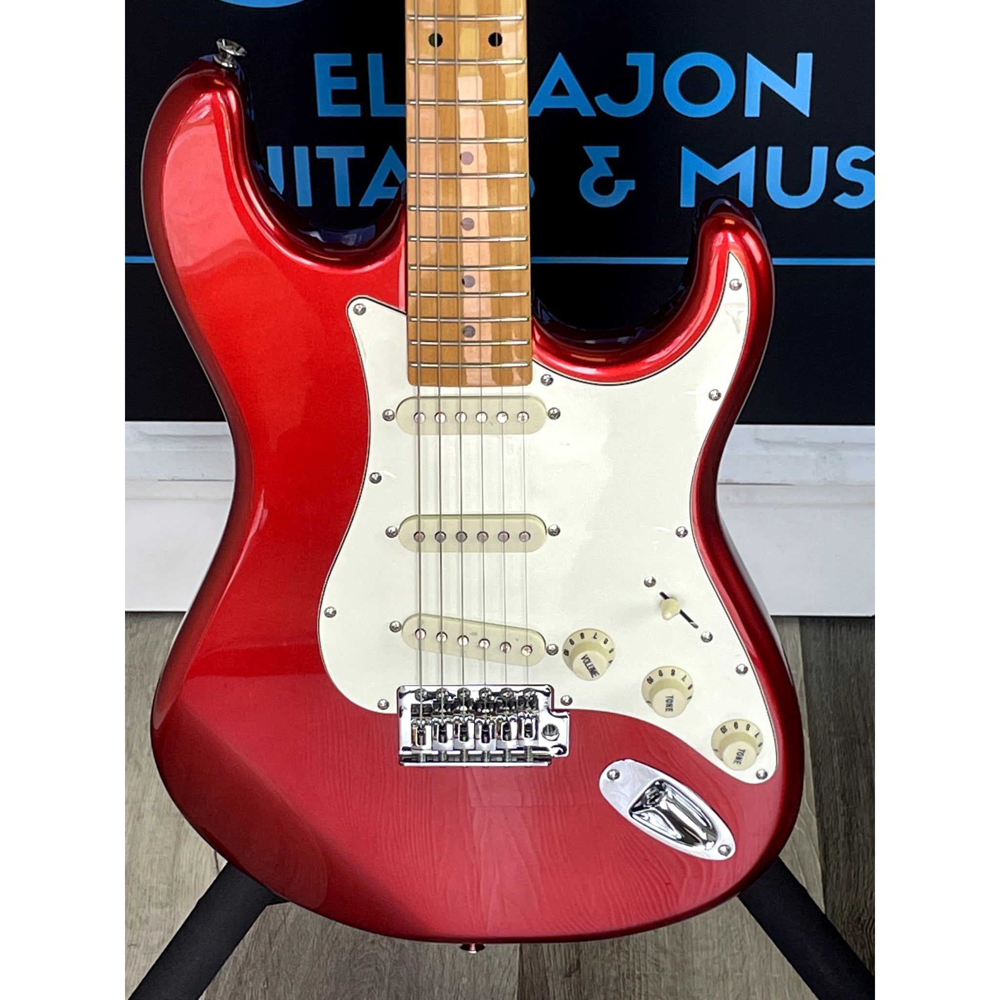 Tagima TG-530 — S-Style, Basswood/Maple, 3× Single-Coil, Tremolo