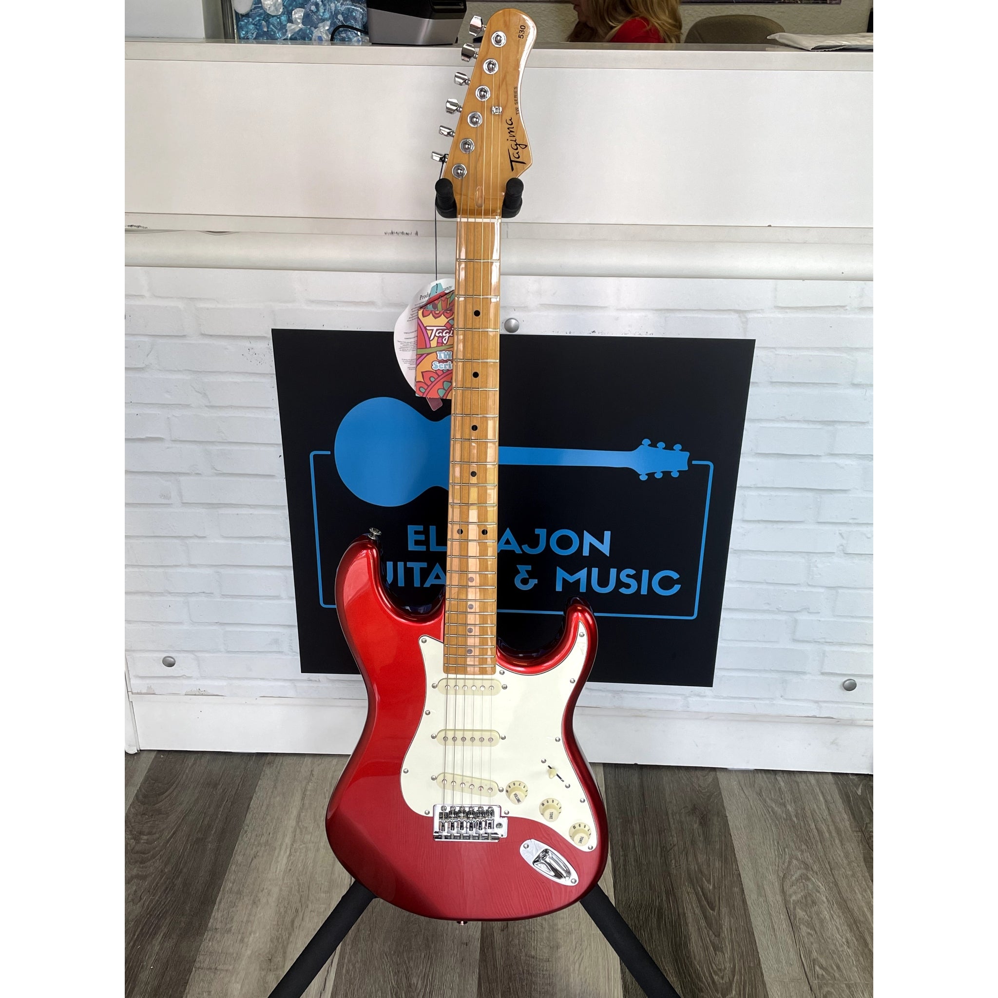 Tagima TG-530 — S-Style, Basswood/Maple, 3× Single-Coil, Tremolo
