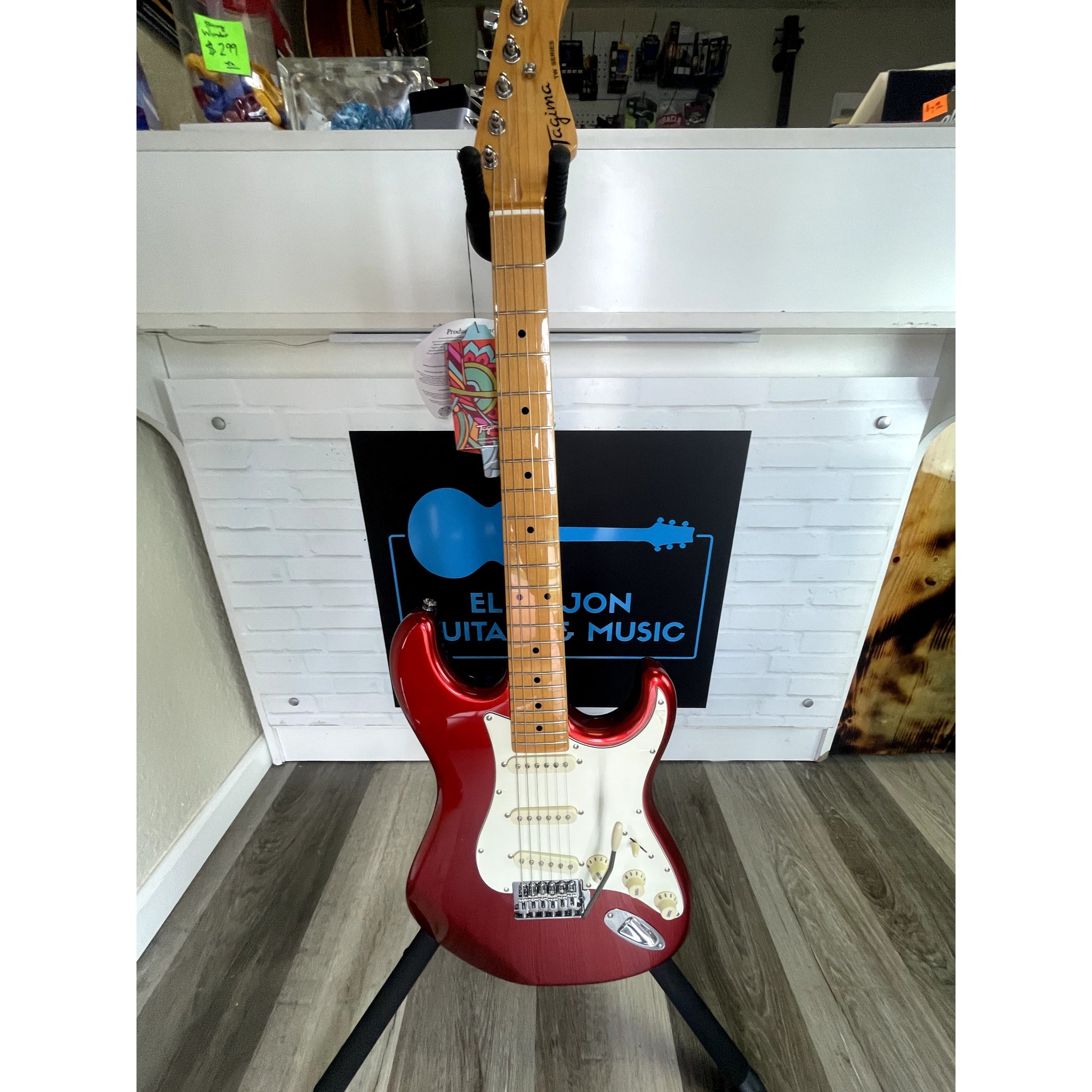 Tagima TG-530 — S-Style, Basswood/Maple, 3× Single-Coil, Tremolo