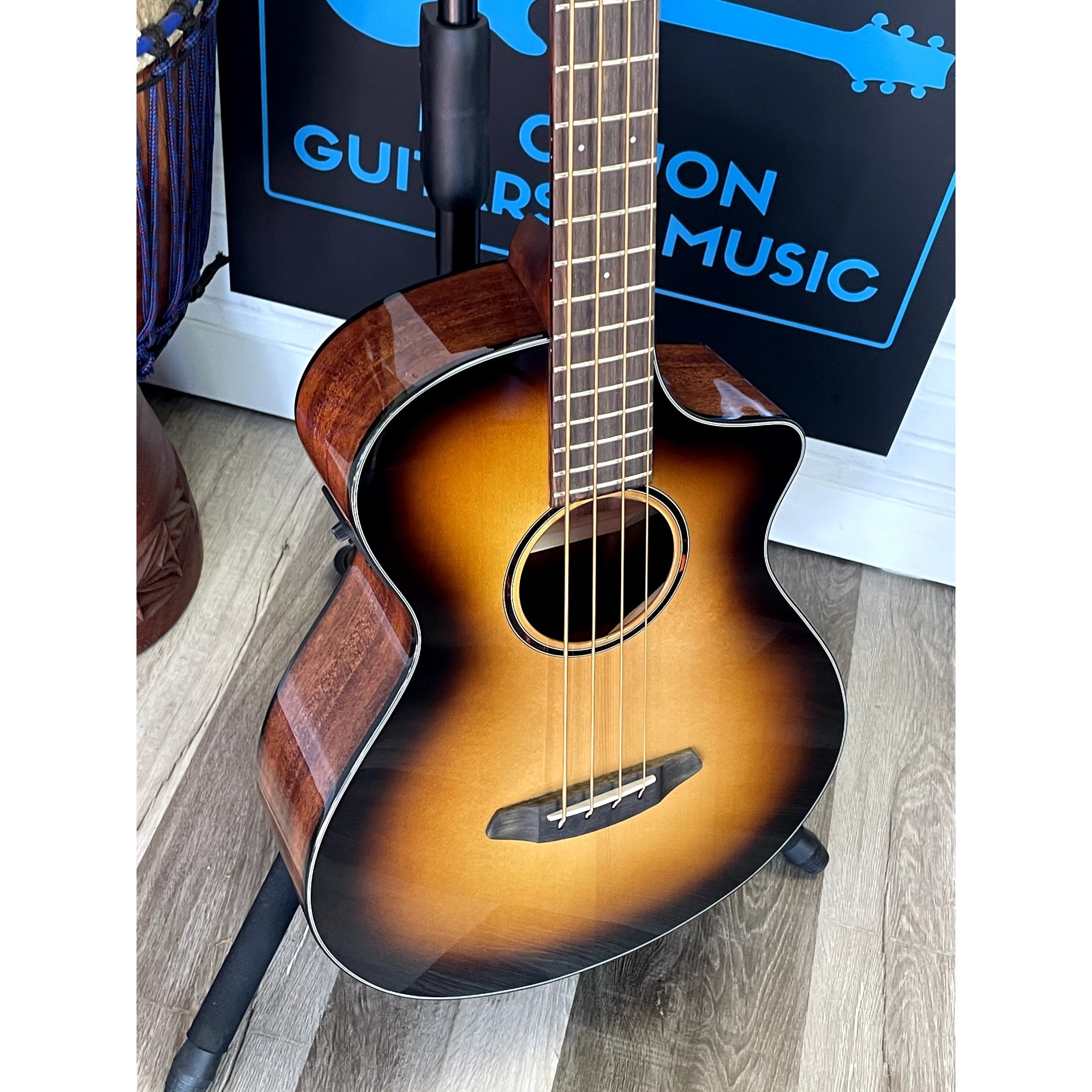 Breedlove Discovery S Concert Edgeburst Bass CE Sitka - African mahogany - El Cajon Guitars and Music