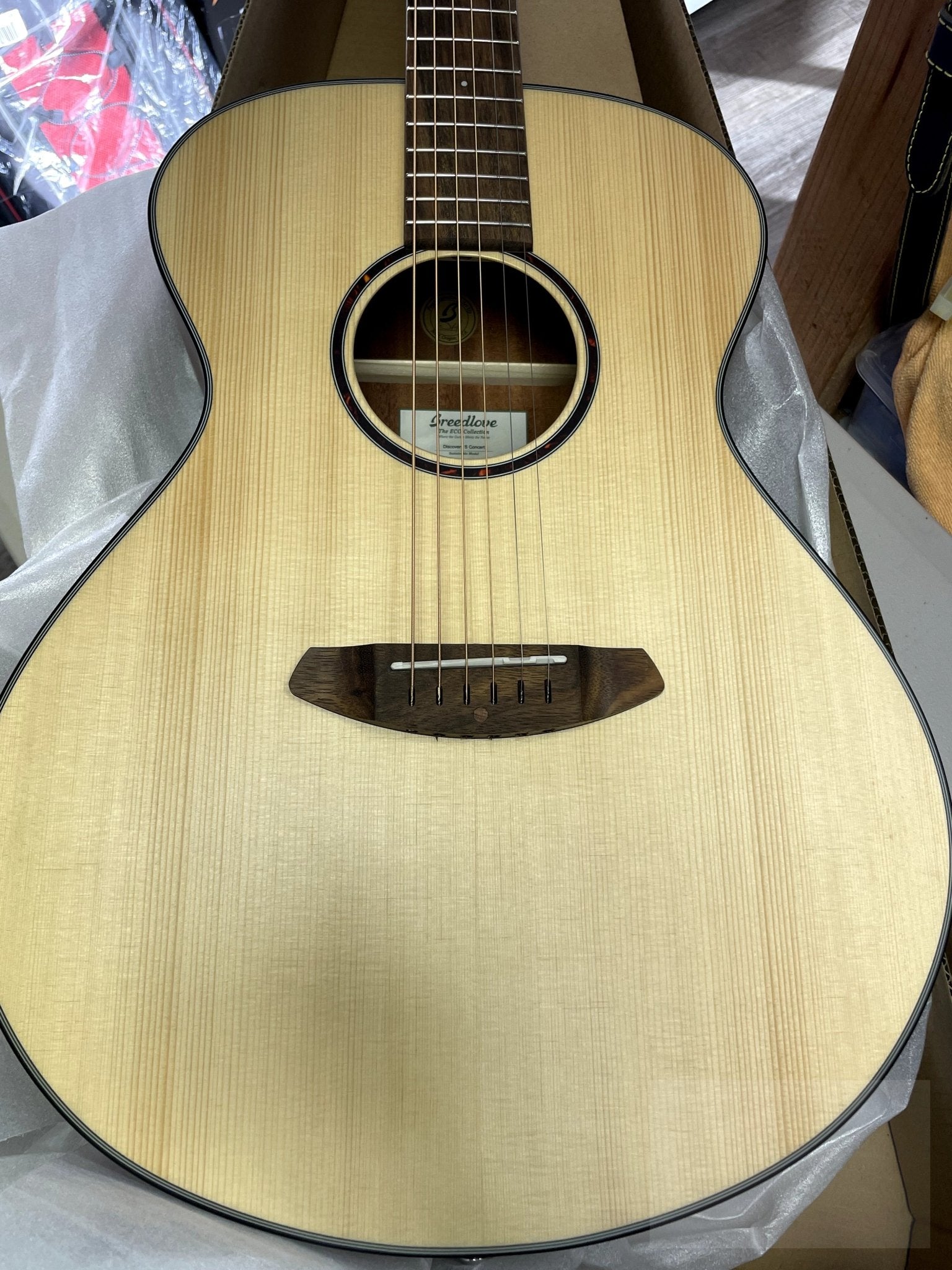 Breedlove Discovery S Concert European - African Mahogany - El Cajon Guitars and Music