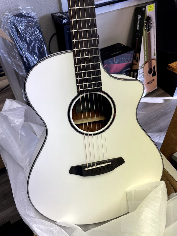 Breedlove European Spruce - African Mahogany Discovery S Concert Satin White CE - El Cajon Guitars and Music