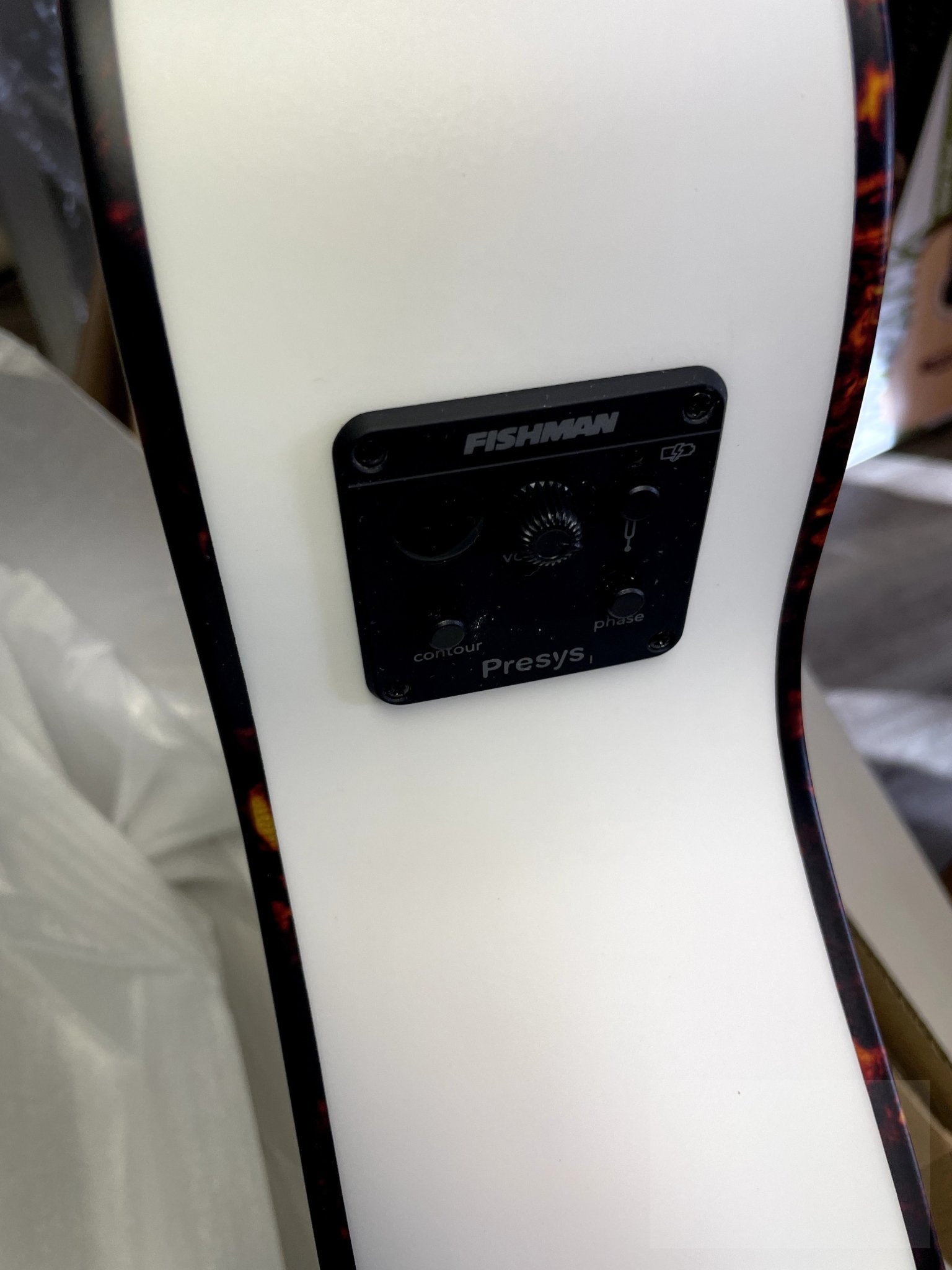 Breedlove European Spruce - African Mahogany Discovery S Concert Satin White CE - El Cajon Guitars and Music