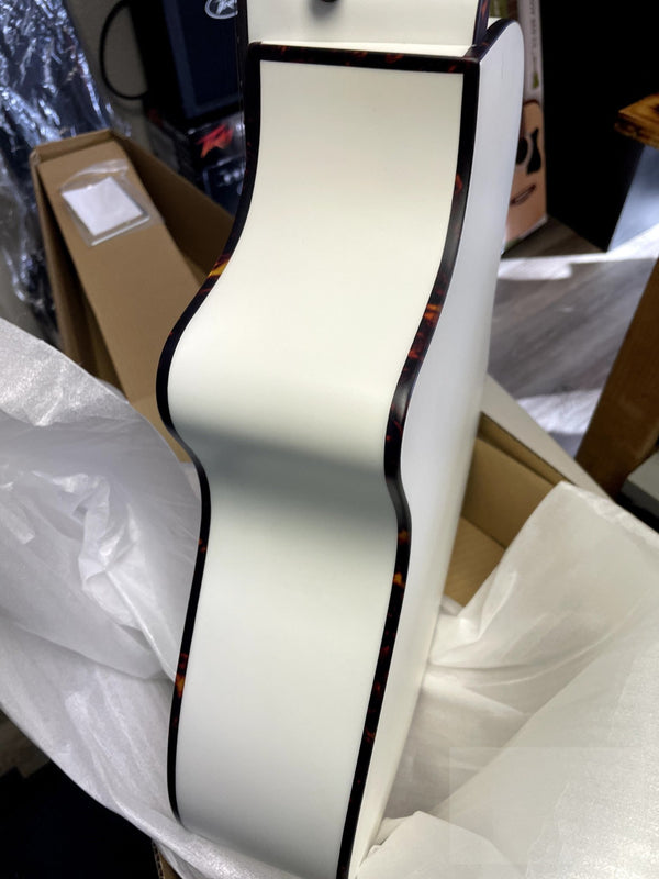 Breedlove European Spruce - African Mahogany Discovery S Concert Satin White CE - El Cajon Guitars and Music
