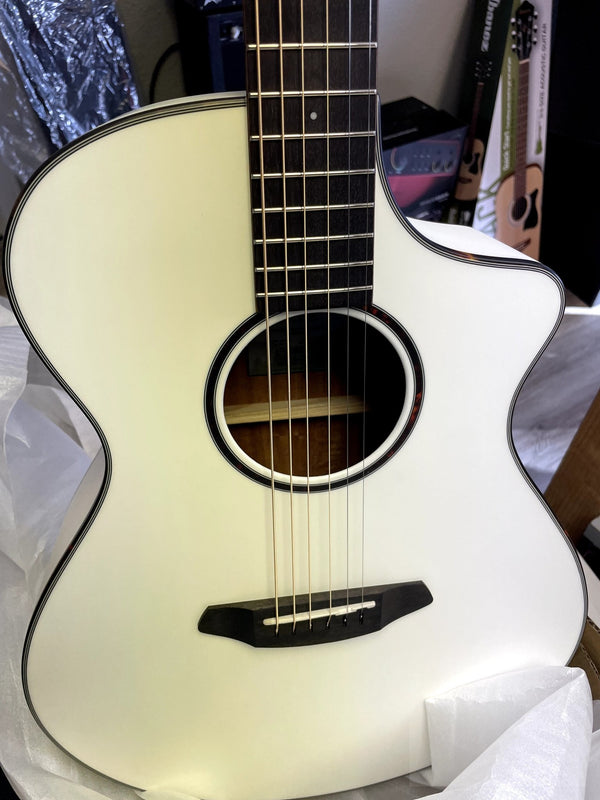 Breedlove European Spruce - African Mahogany Discovery S Concert Satin White CE - El Cajon Guitars and Music