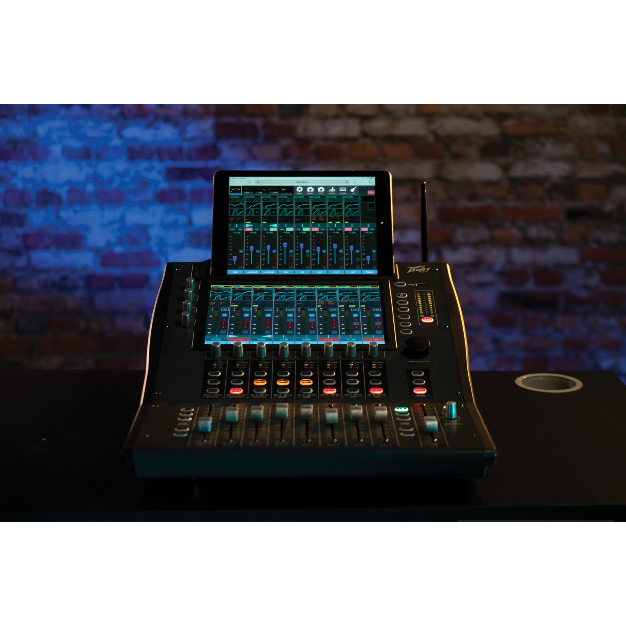 Peavey Mixer Aureus™ 28 Digital Mixer - El Cajon Guitars and Music