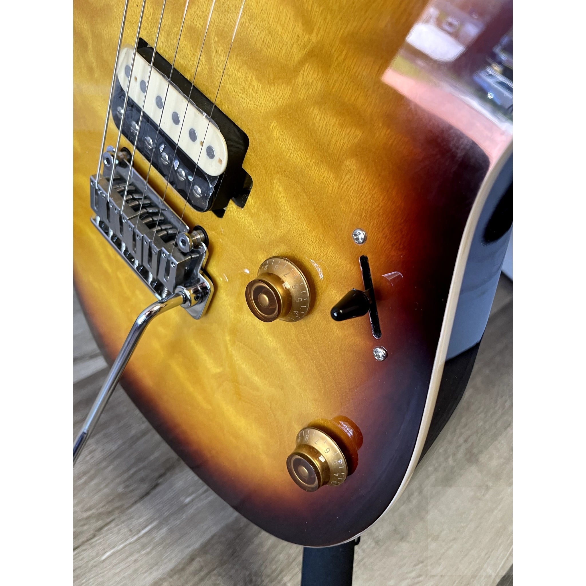 Tagima Grace 700 Honey Burst with Rosewood Fretboard - El Cajon Guitars and Music