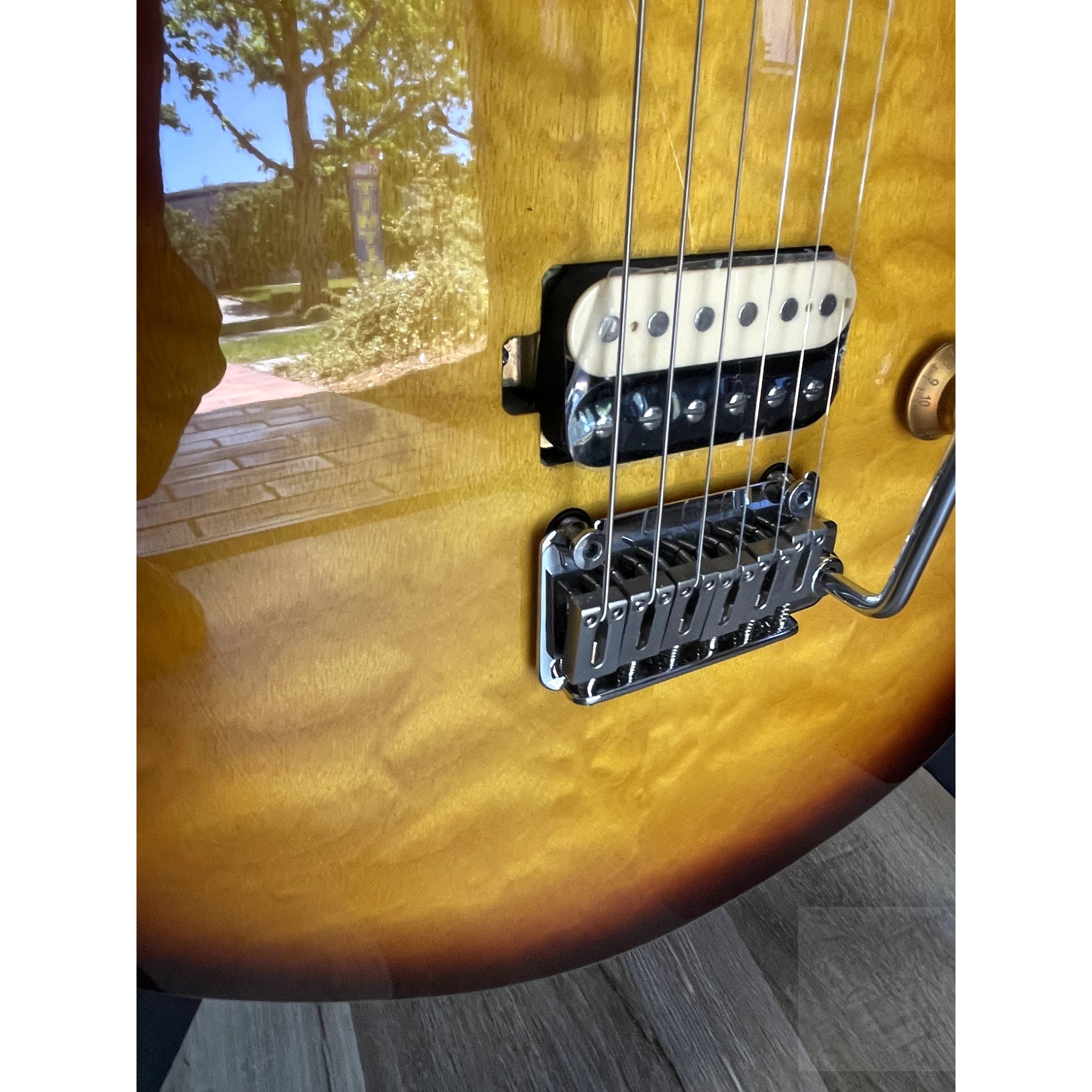 Tagima Grace 700 Honey Burst with Rosewood Fretboard - El Cajon Guitars and Music
