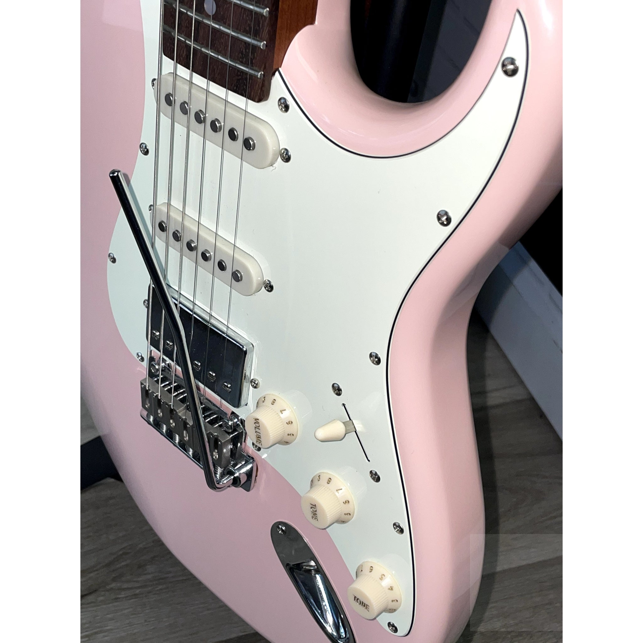 Tagima T 640 Super Classic Electric Guitar with Single Coil neck and middle, Humbucker Bridge - El Cajon Guitars and Music