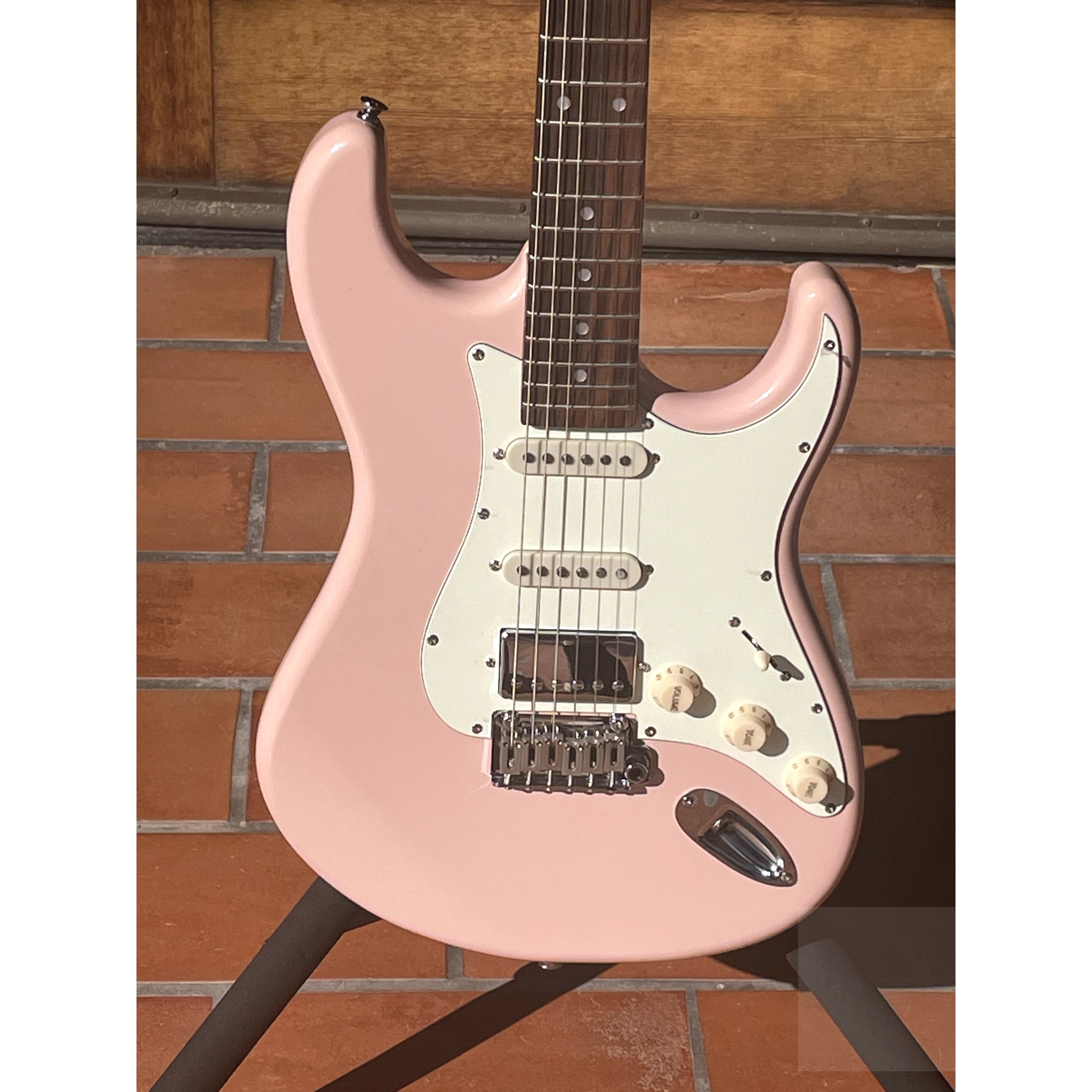 Tagima T 640 Super Classic Electric Guitar with Single Coil neck and middle, Humbucker Bridge - El Cajon Guitars and Music