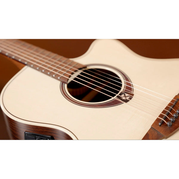 Lâg Tramontane Guitars