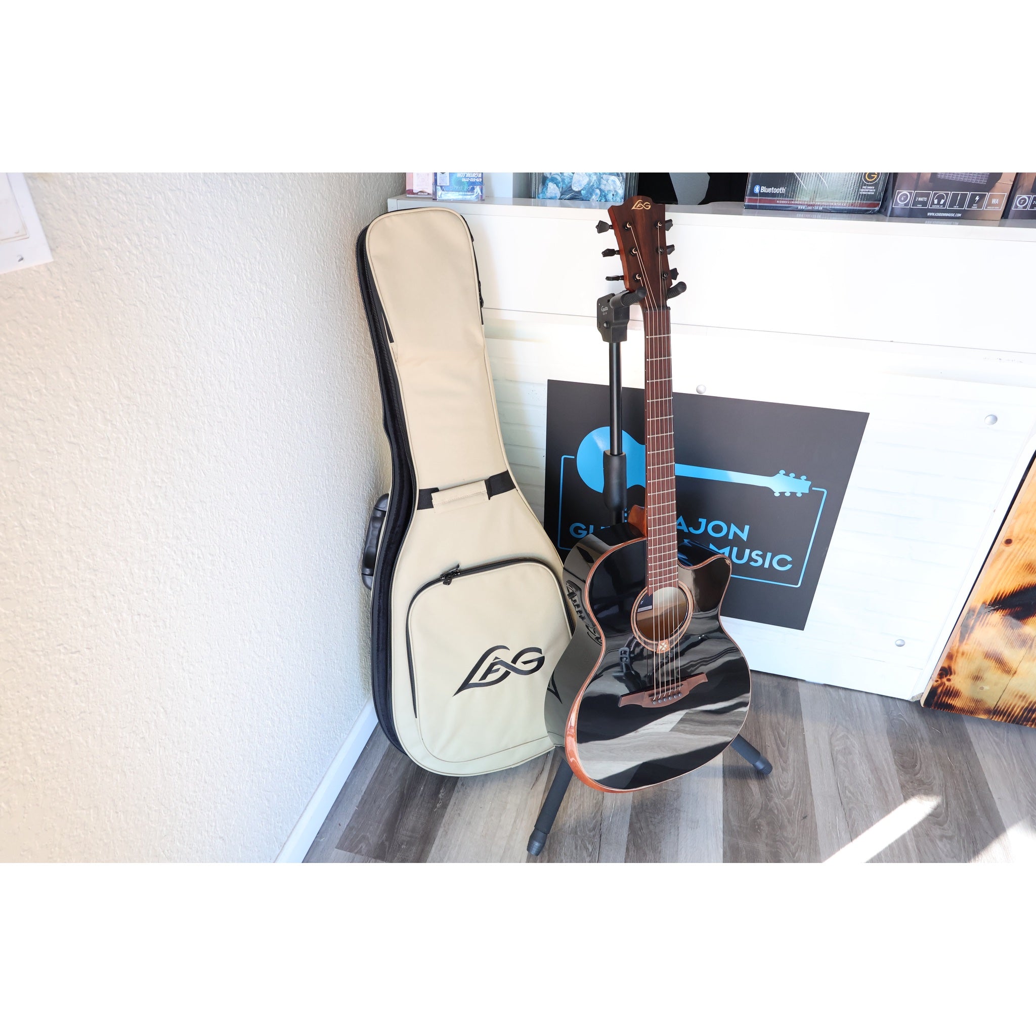 Lâg Tramontane Special T118 Auditorium Bevel Cutaway Acoustic-Electric Guitar – Black
