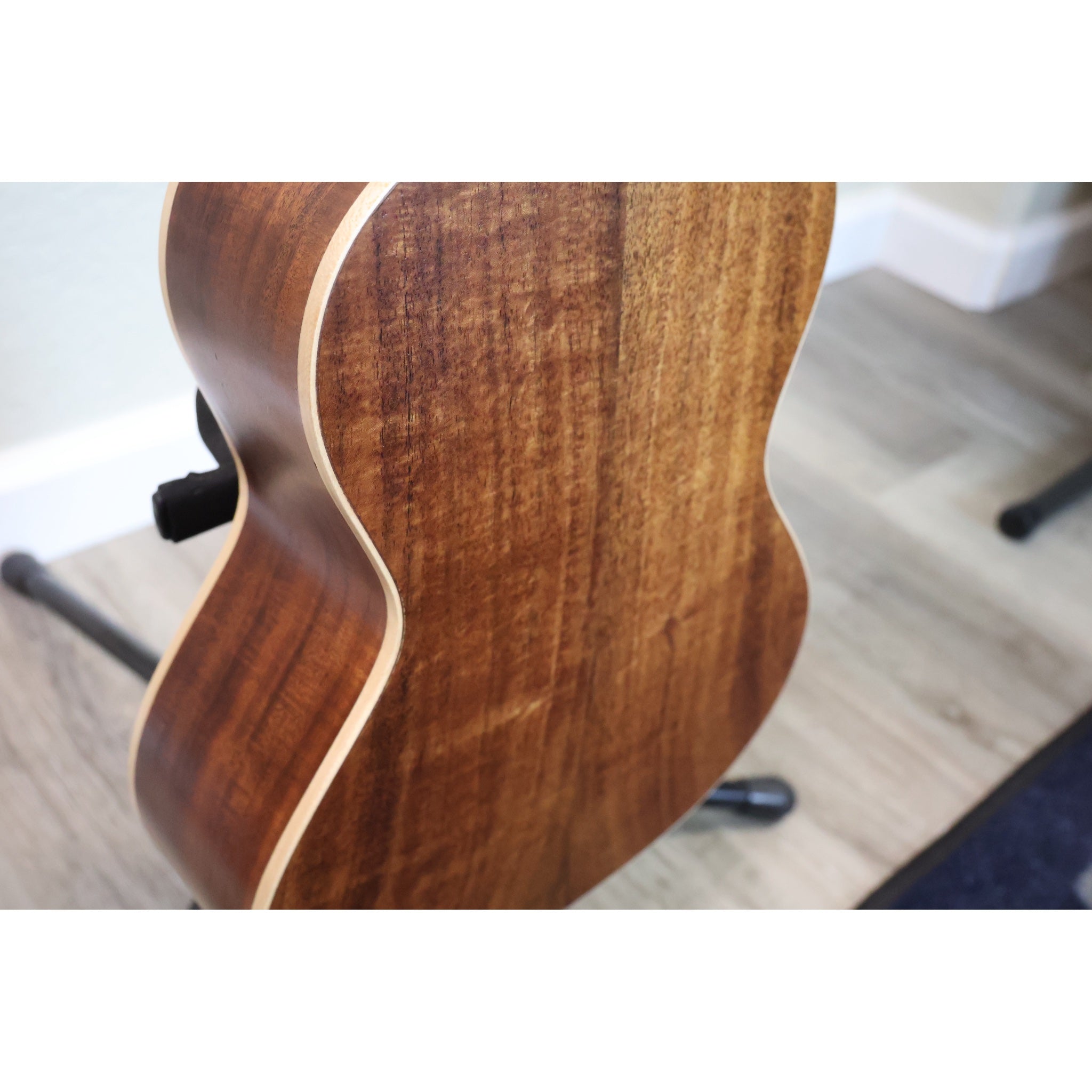 Kala KA-SA-T tenor ukulele solid acacia back grain and binding