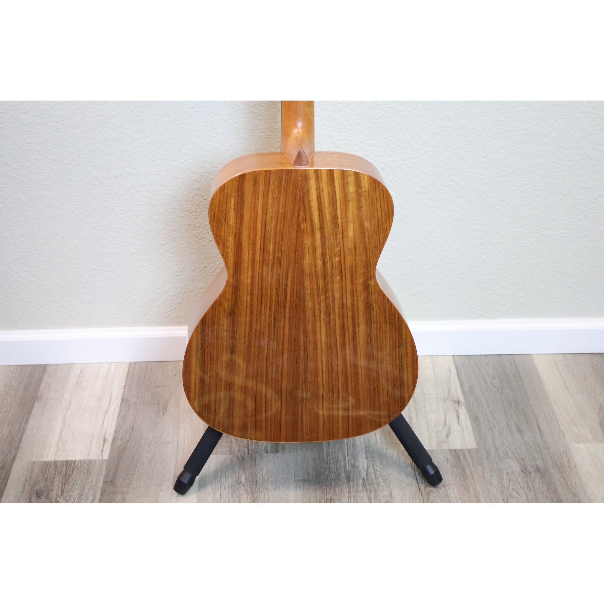 Teton STG110NT back view, ovangkol back of grand concert acoustic guitar