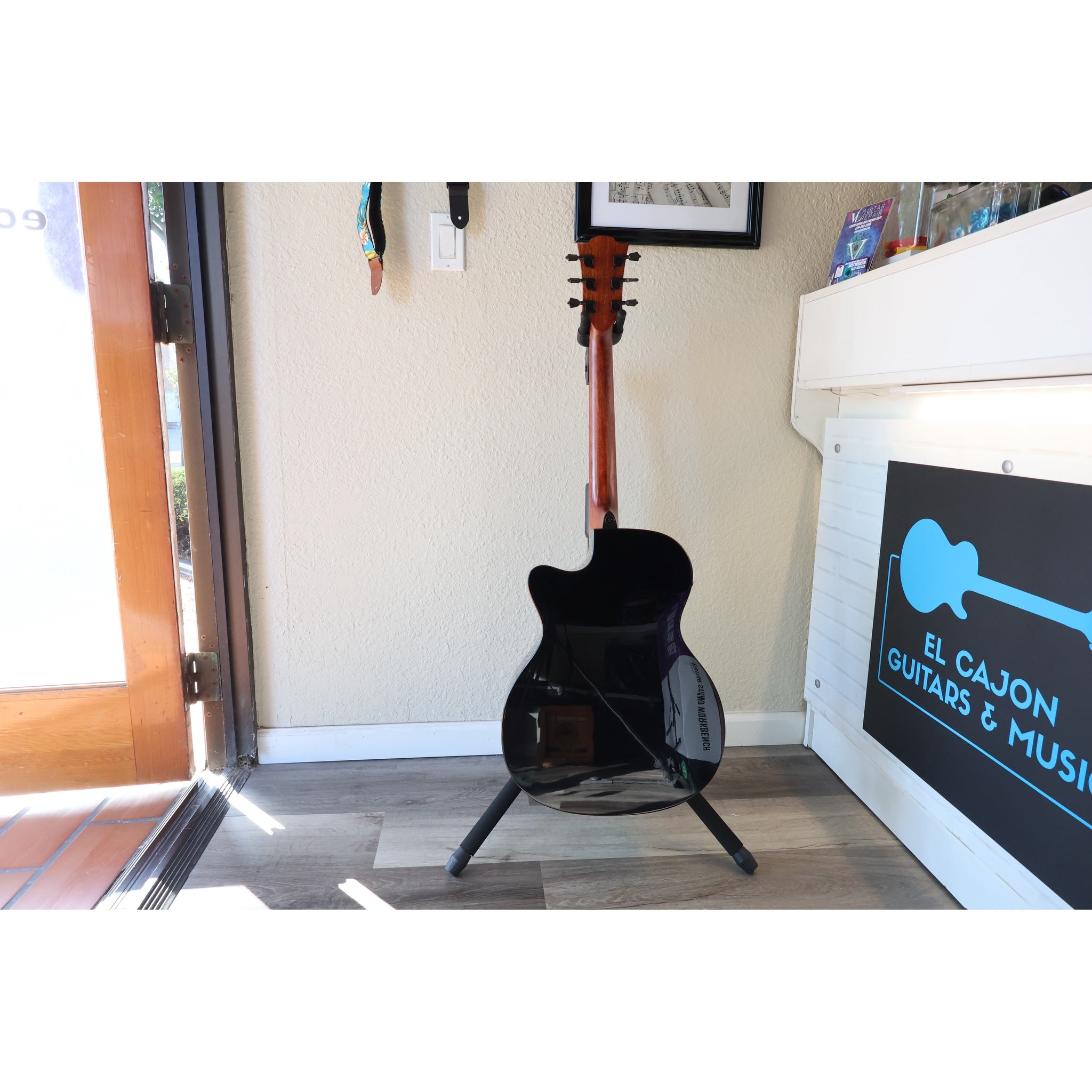 Lâg Tramontane Special T118 Auditorium Bevel Cutaway Acoustic-Electric Guitar – Black