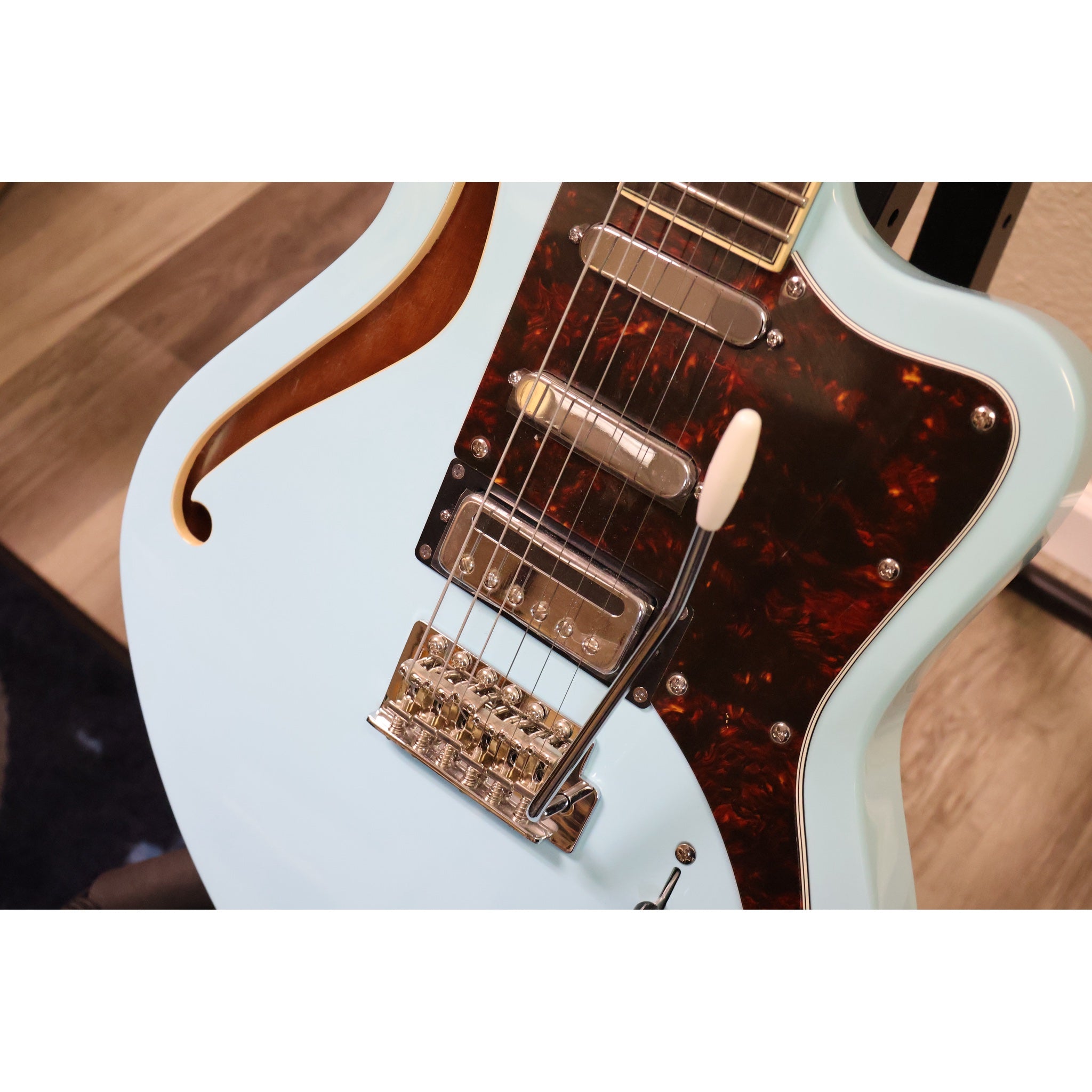 D'Angelico Premier Bedford SH Duncan Designed pickups, tremolo bridge and tortoise pickguard close-up