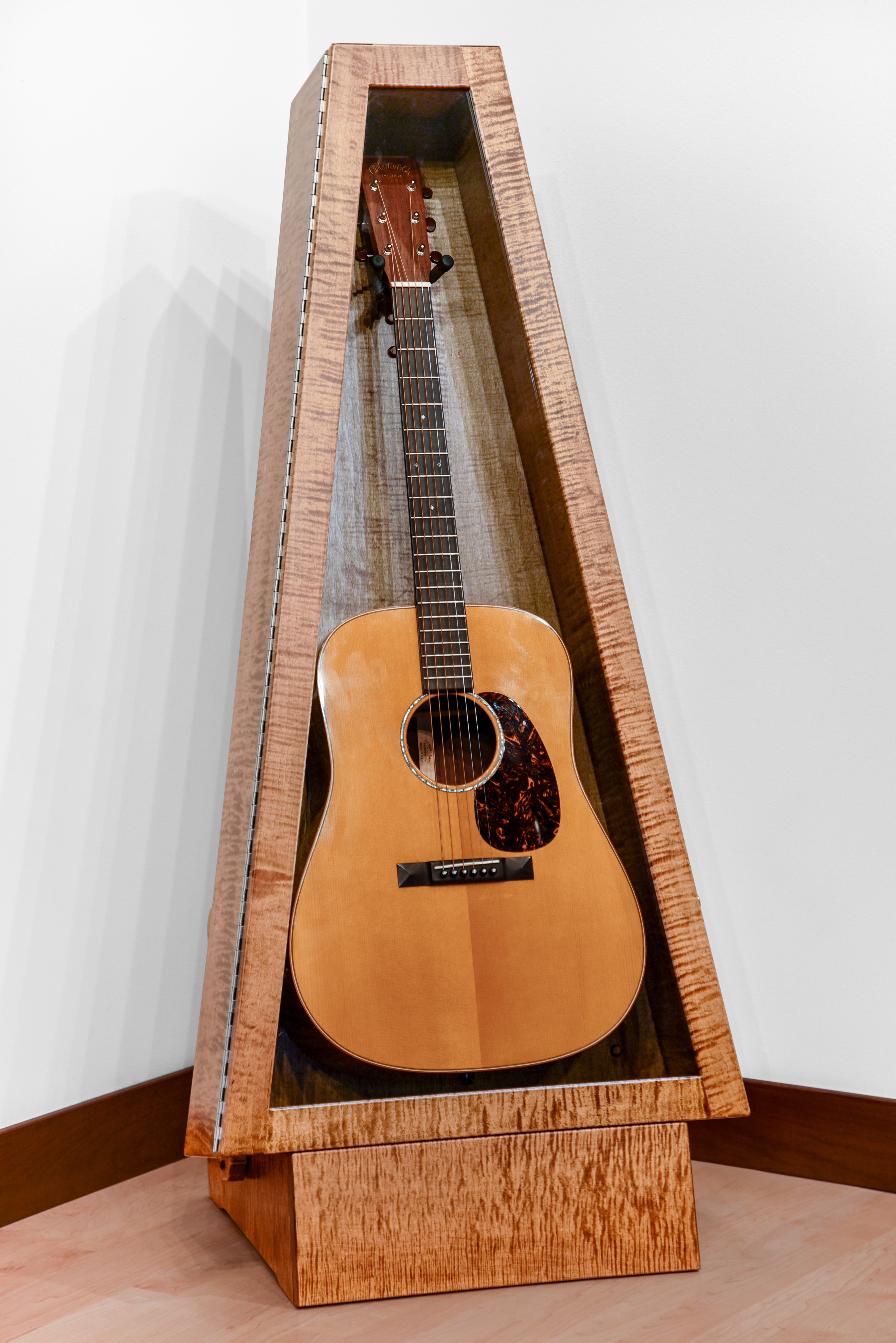 ClimaStand Triangle Humidor with Base - Flamed Maple With Provincial Stain