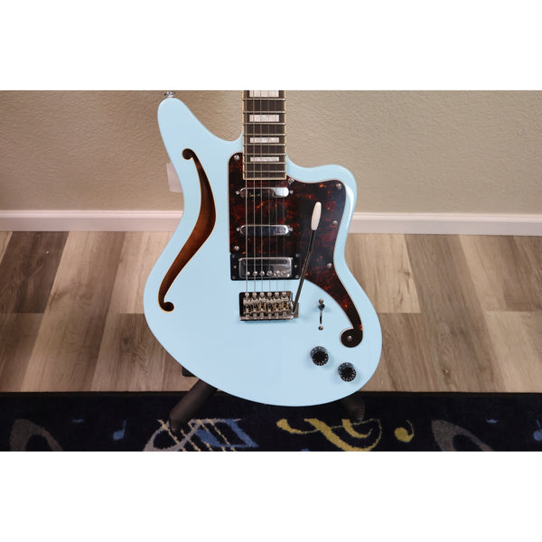 D'Angelico Premier Bedford SH Sky Blue body with F-hole, tortoise pickguard and 6-point tremolo