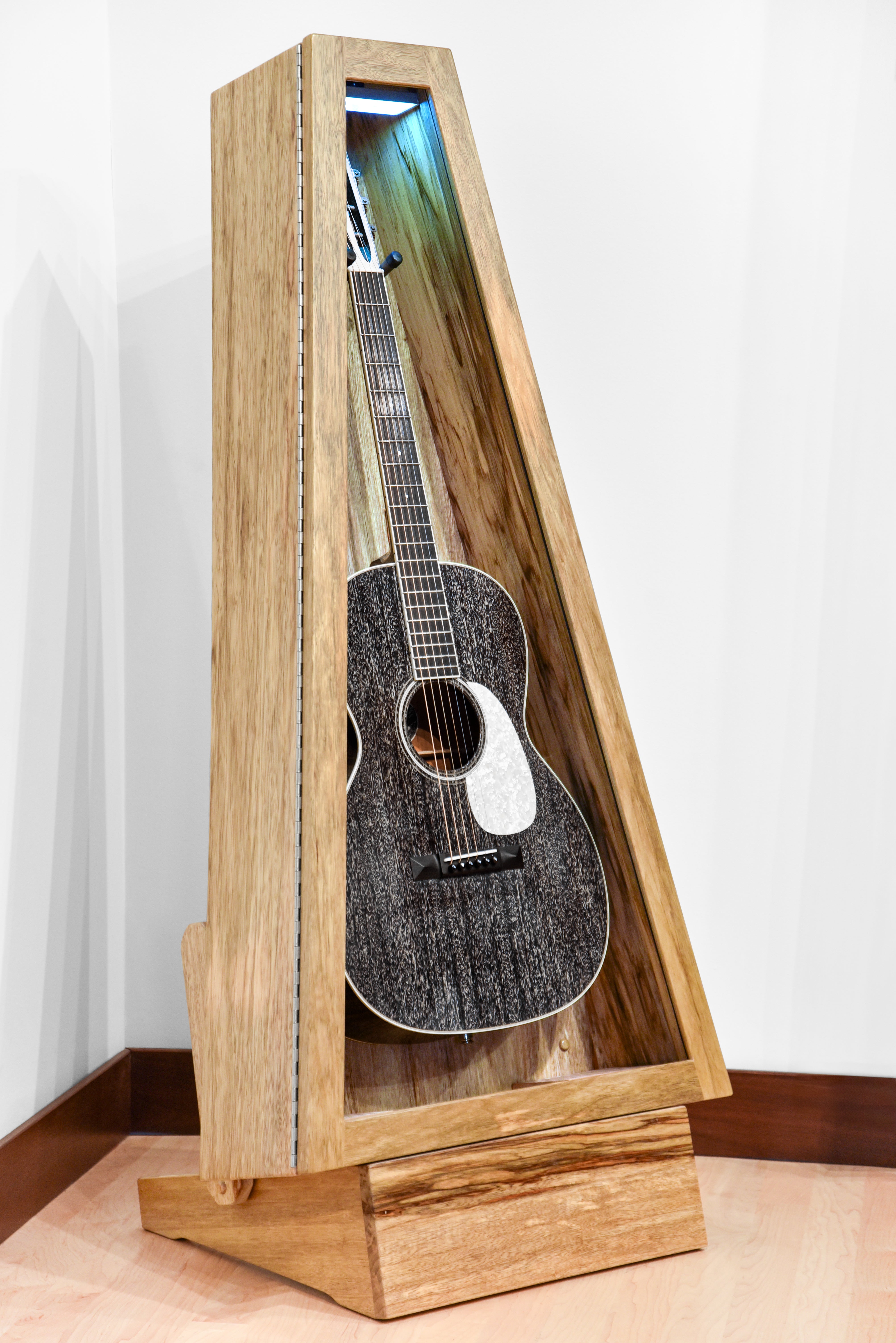 ClimaStand Triangle Humidor with Base - Black Limba