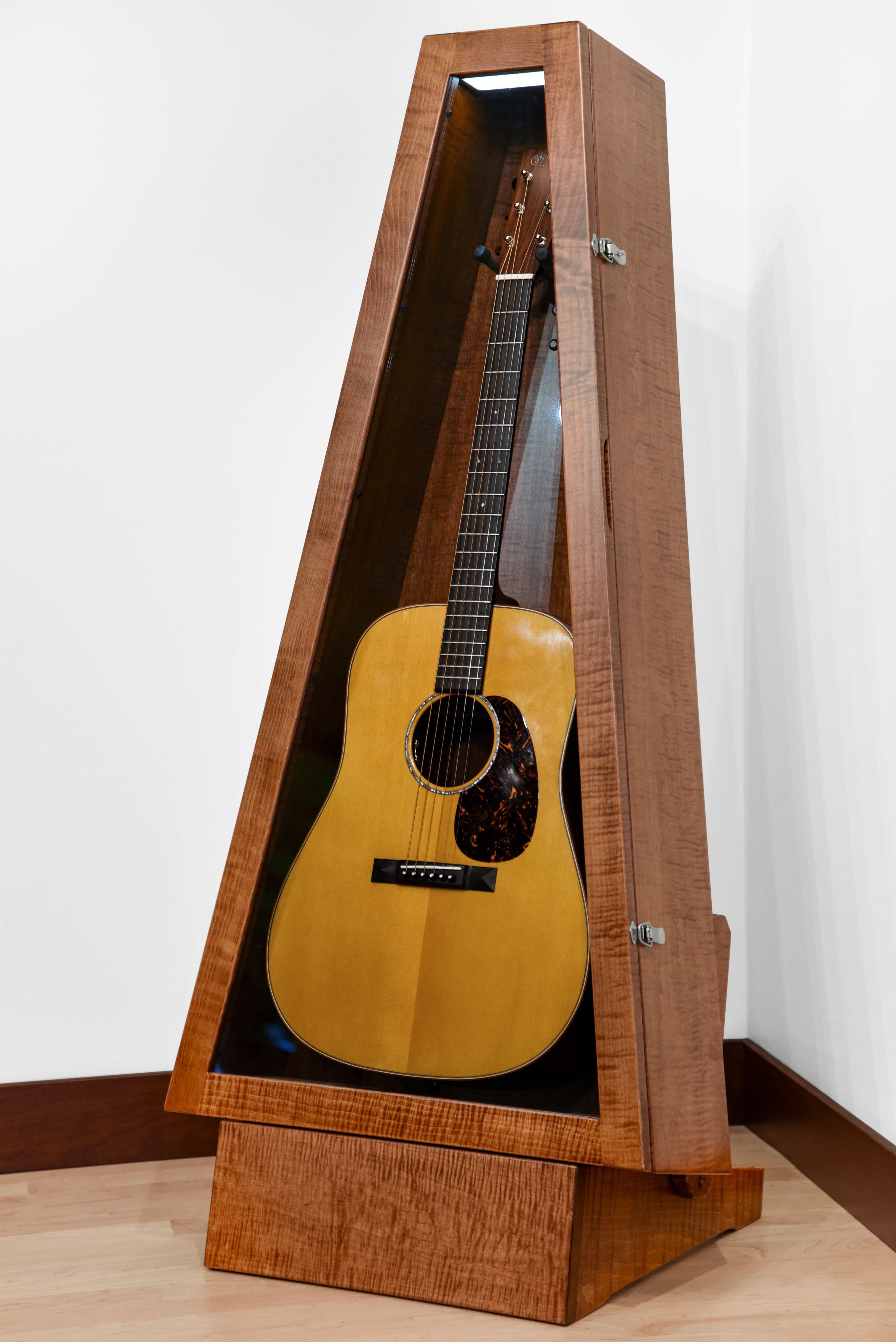 ClimaStand Triangle Humidor with Base - Flamed Maple with Boston Stain