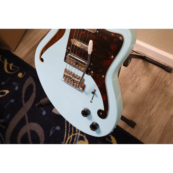 D'Angelico Premier Bedford SH Sky Blue lower body, tremolo arm and 5-way blade switch