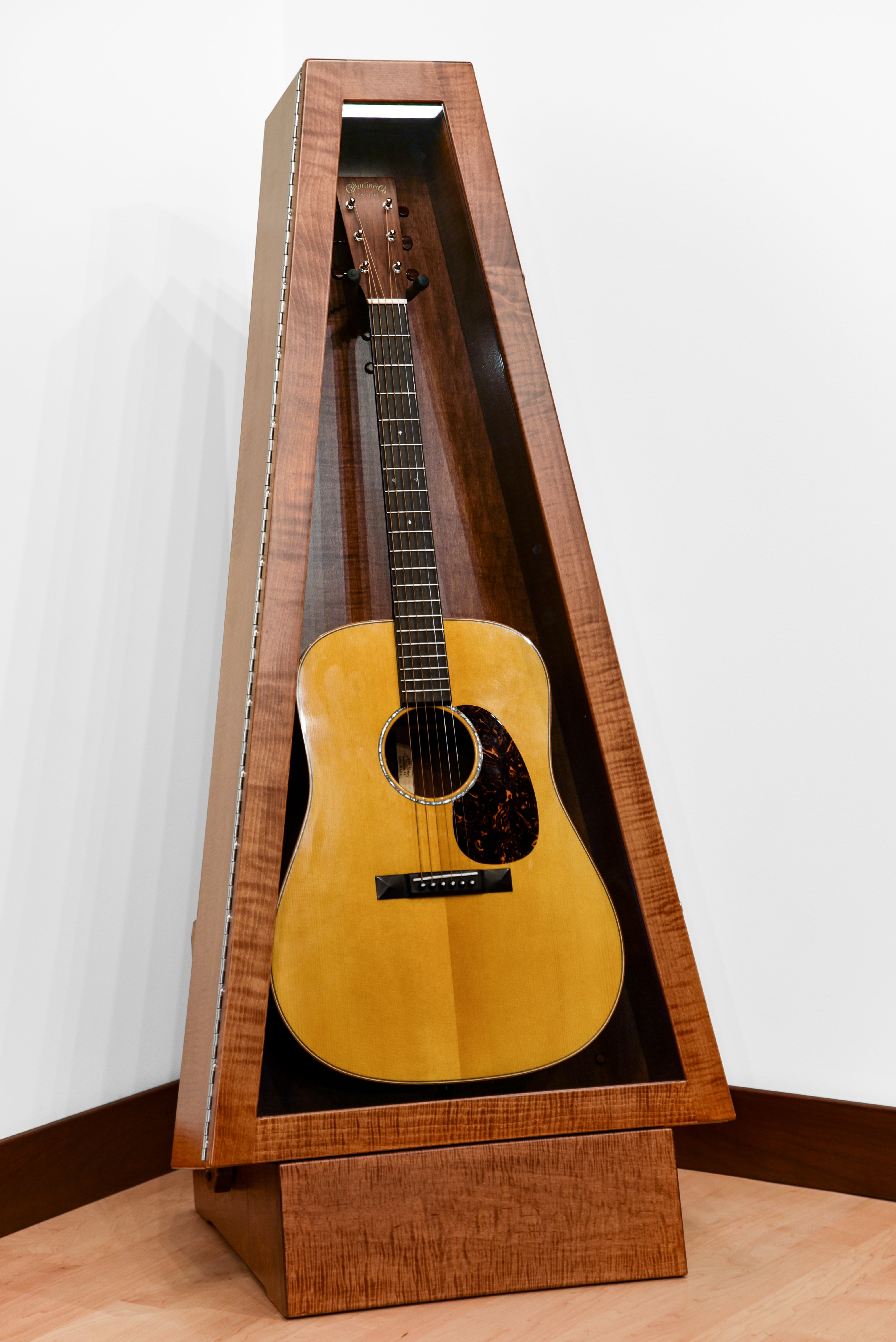 ClimaStand Triangle Humidor with Base - Flamed Maple with Boston Stain