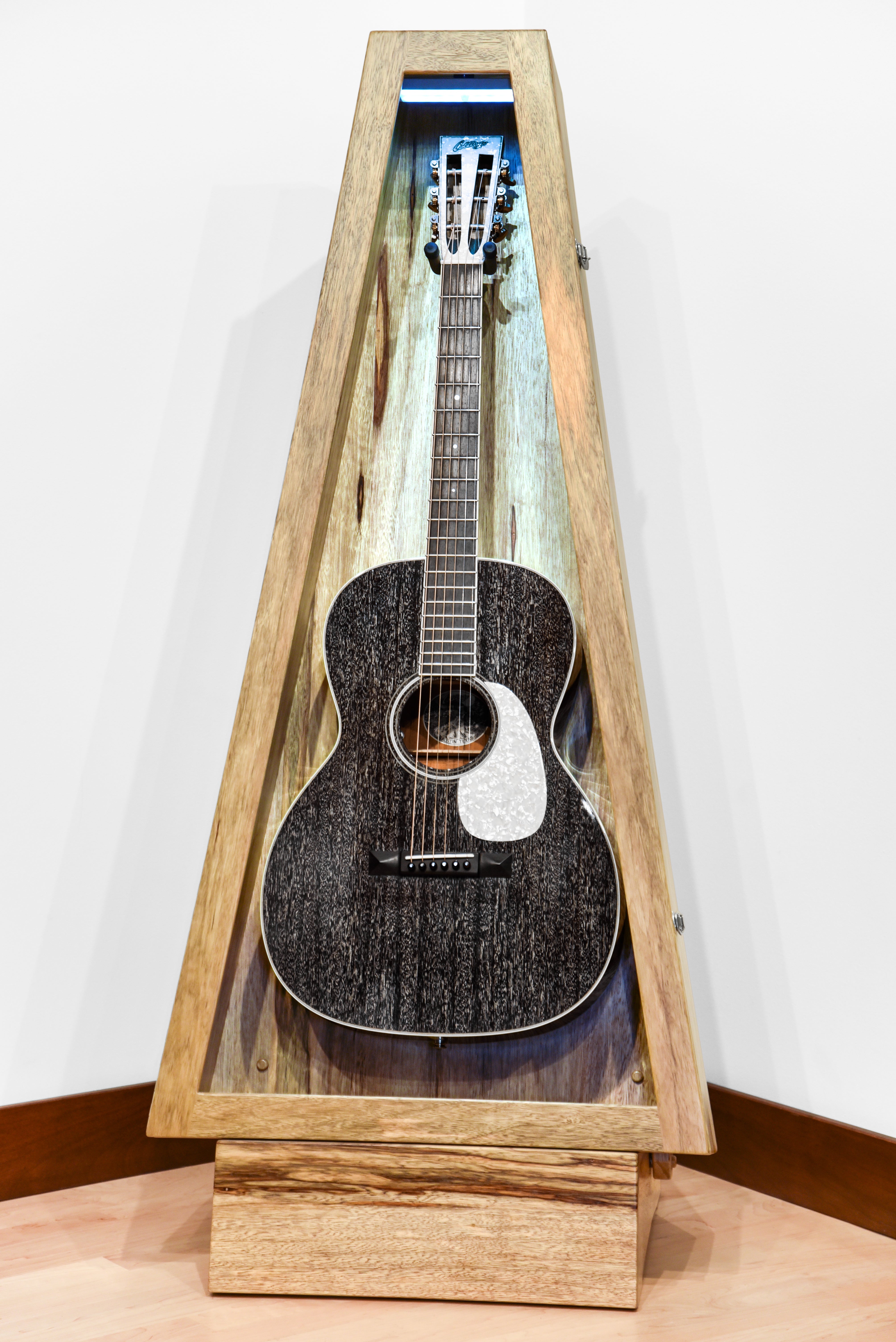 ClimaStand Triangle Humidor with Base - Black Limba