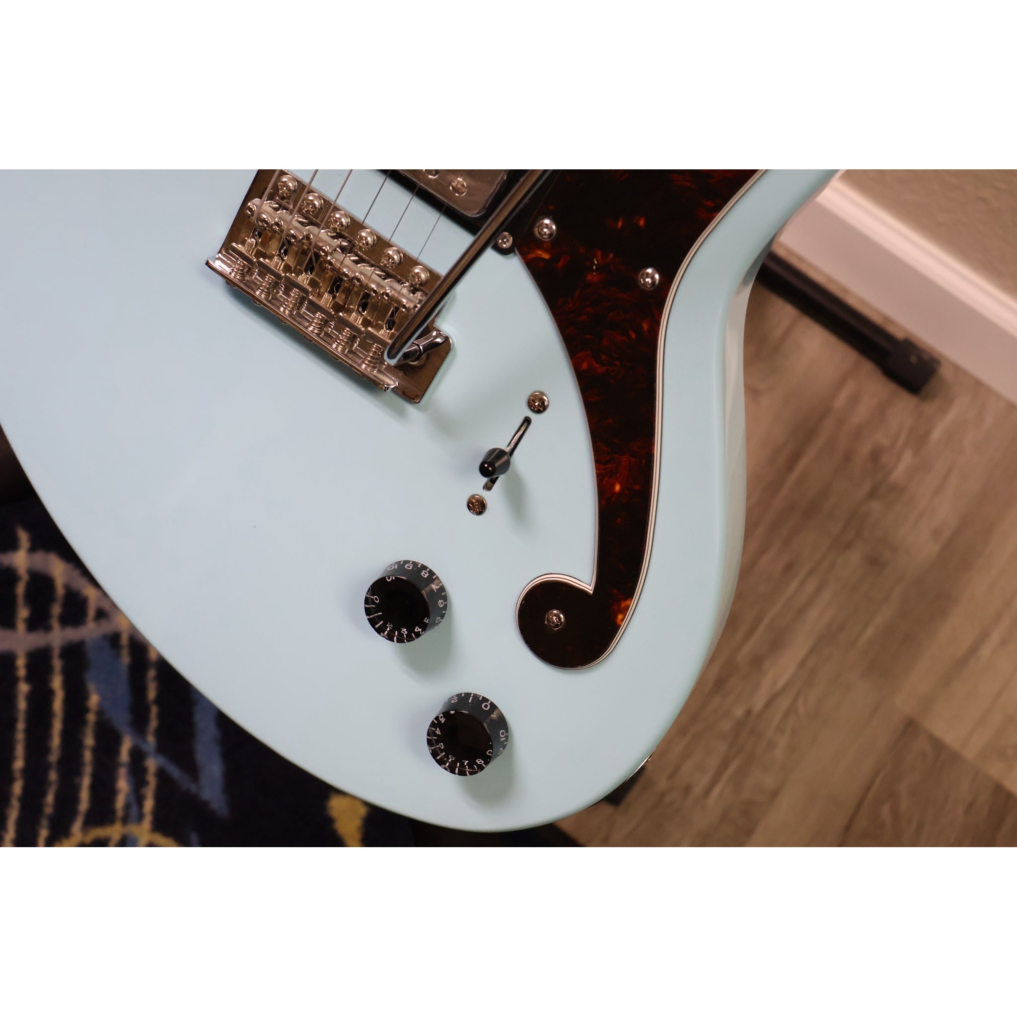 D'Angelico Premier Bedford SH Sky Blue volume and tone knobs, 5-way switch and tremolo bridge close-up