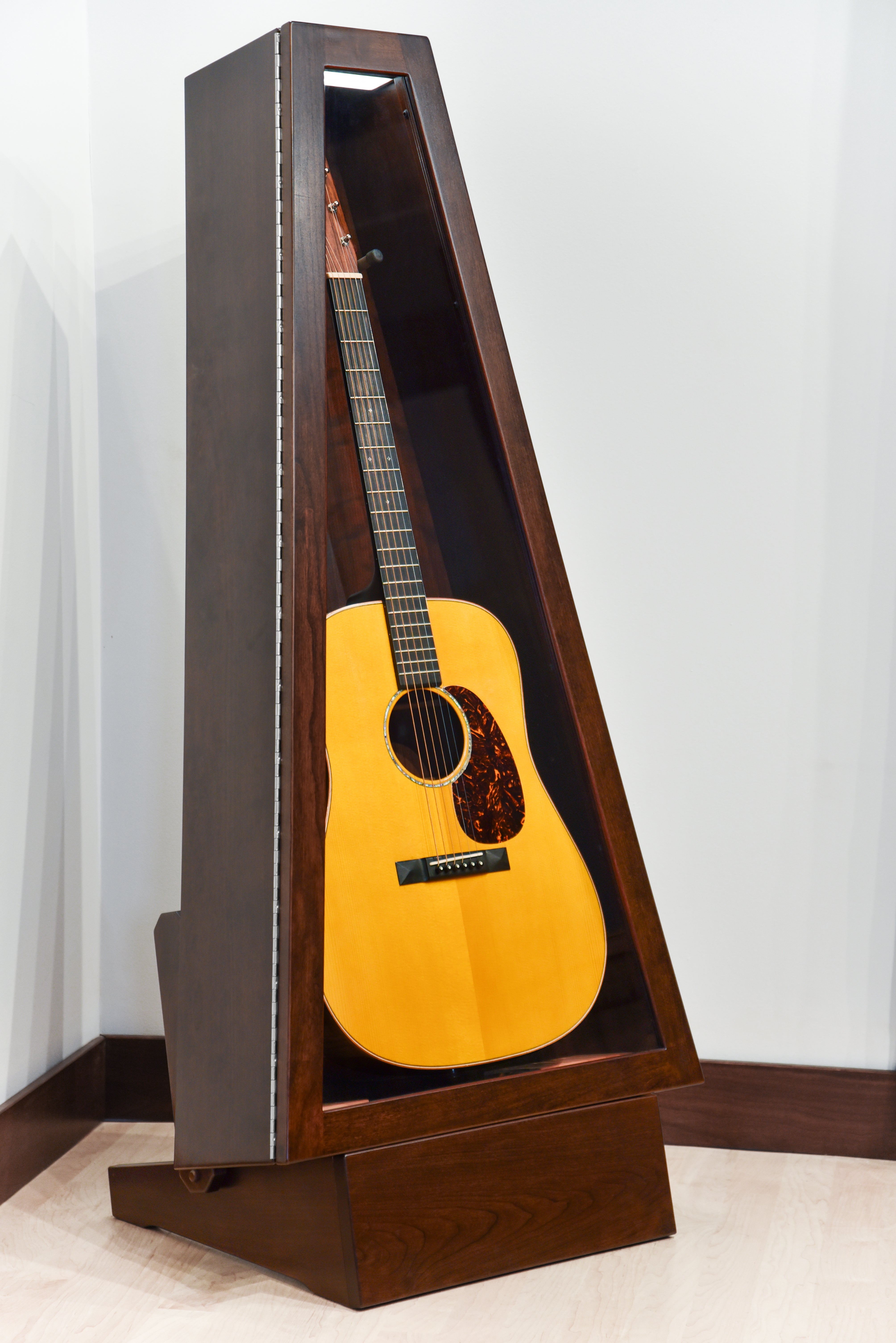 ClimaStand Triangle Humidor with Base - Cherry with Onyx Stain