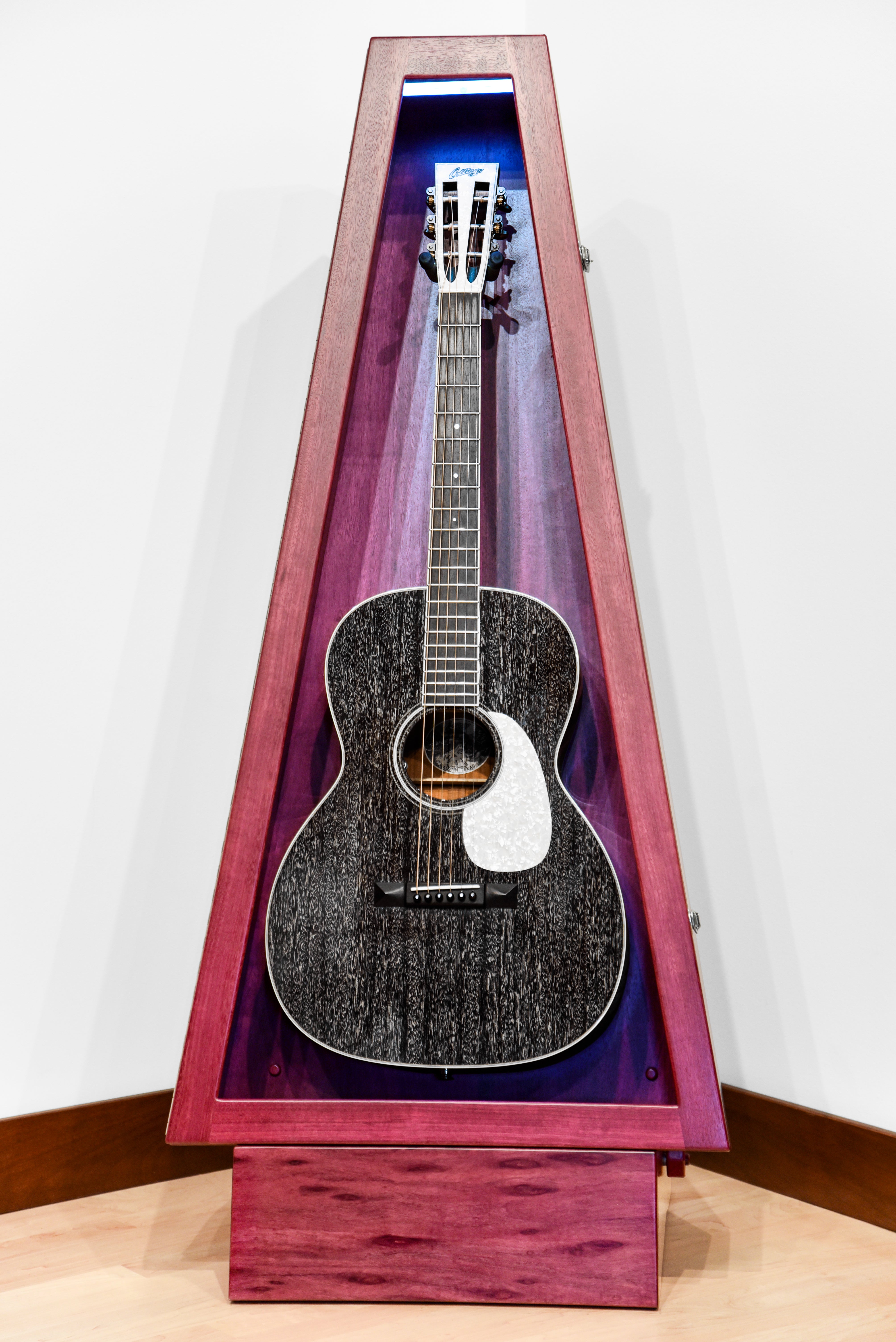 ClimaStand Triangle Humidor with Base - Purplehart