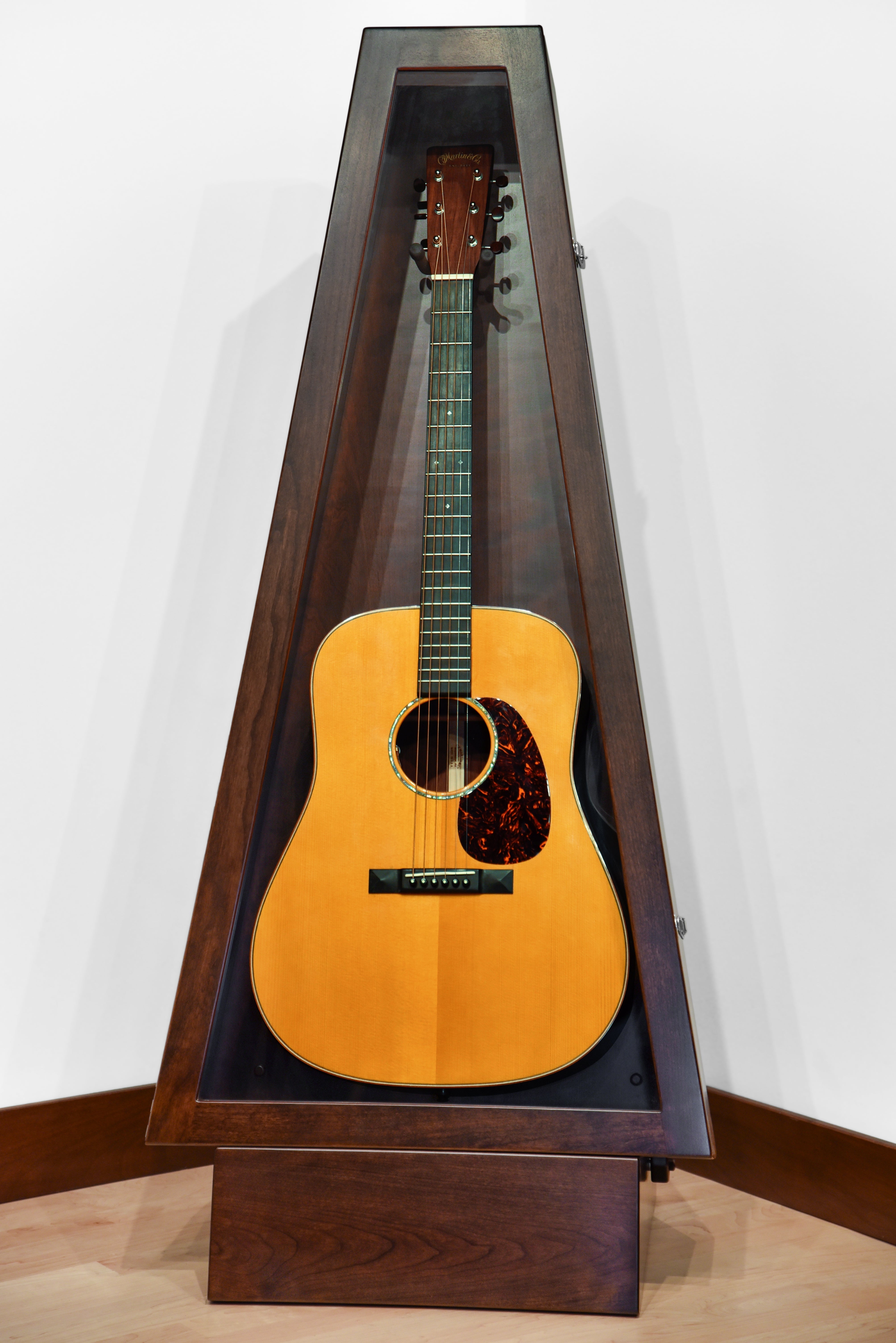 ClimaStand Triangle Humidor with Base - Cherry with Onyx Stain