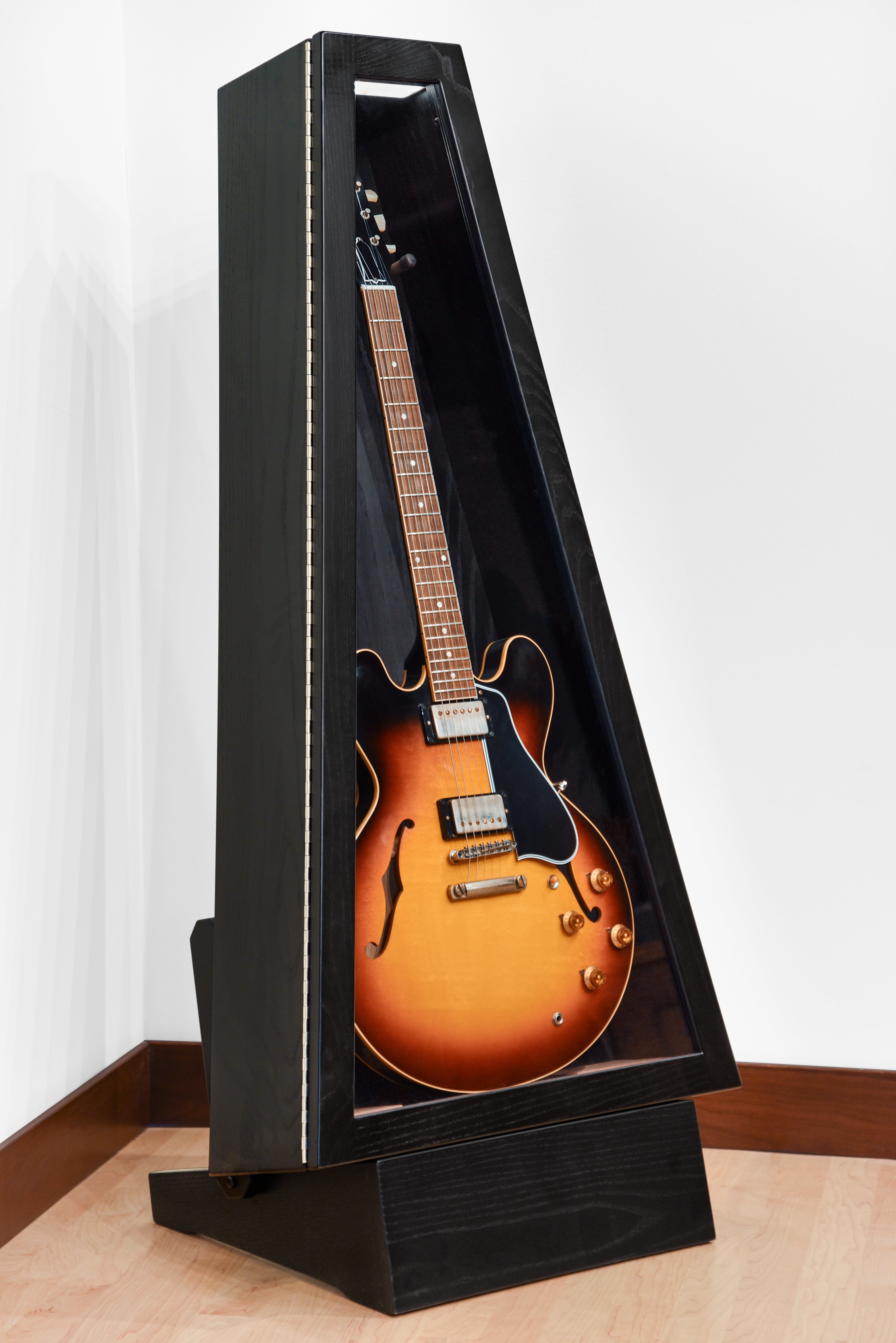 ClimaStand Triangle Humidor with Base - Northern White Ash with Piano Black