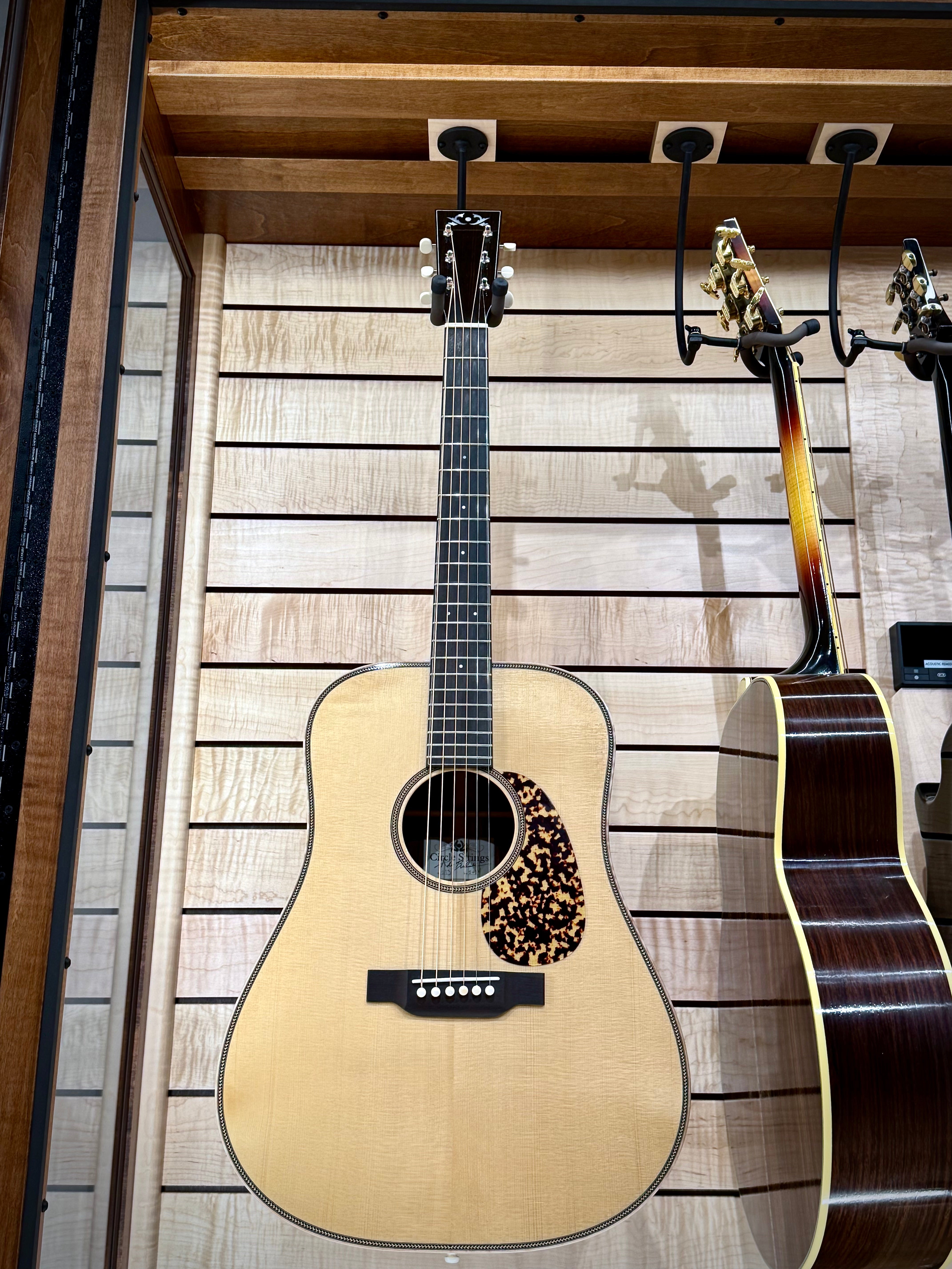 ClimaCab Grand+ | Maple with Boston Stain and Natural Flame Maple Accents