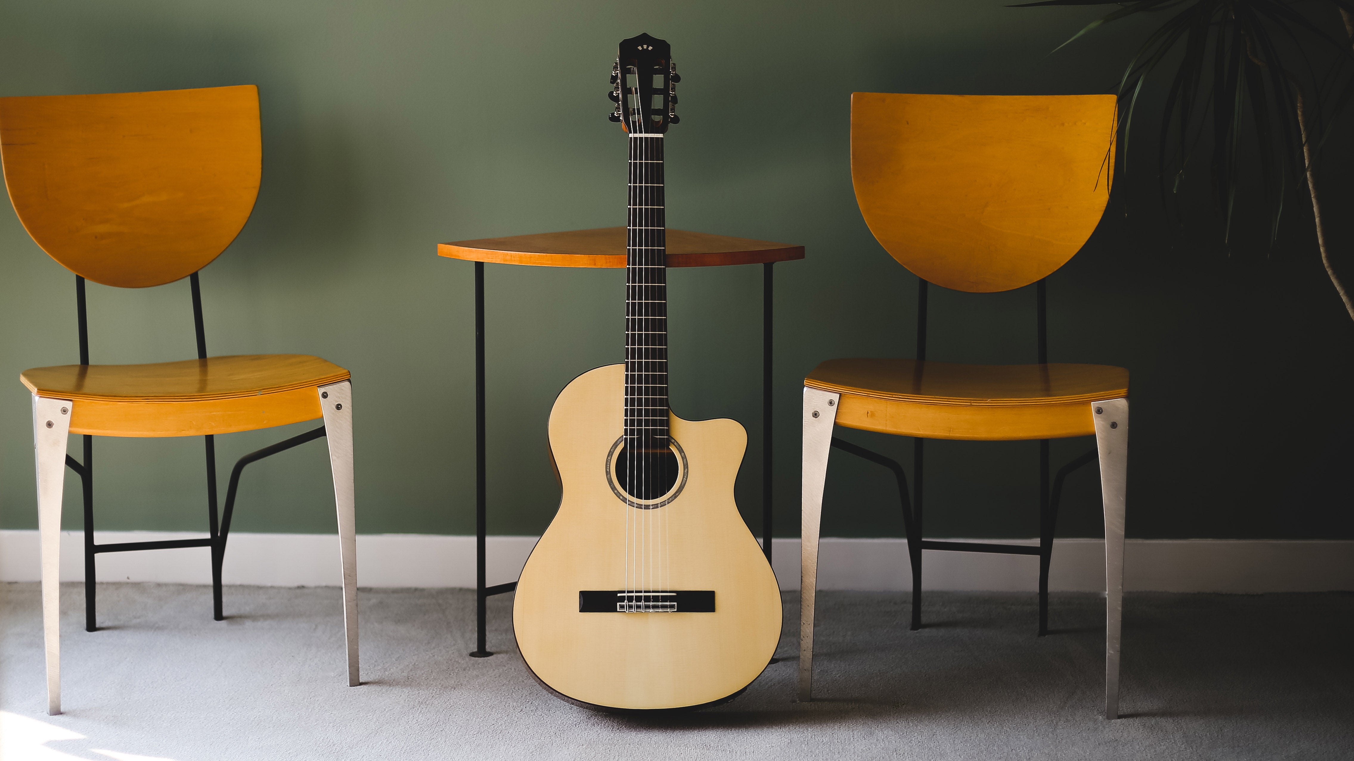 Córdoba Fusion 5 Nylon String Crossover Classical Guitar