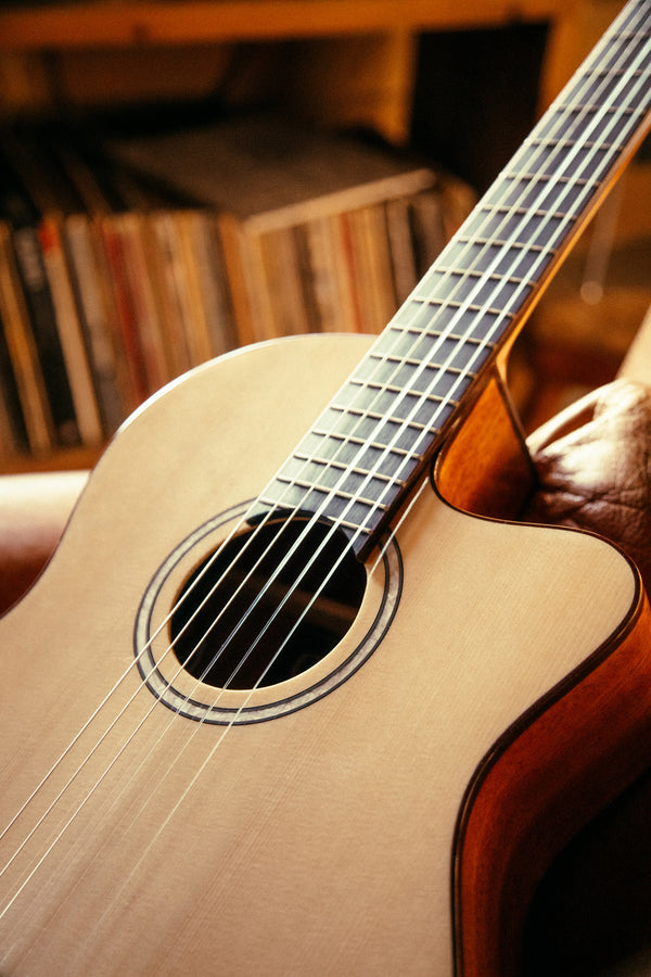 Córdoba Fusion 5 Nylon String Crossover Classical Guitar