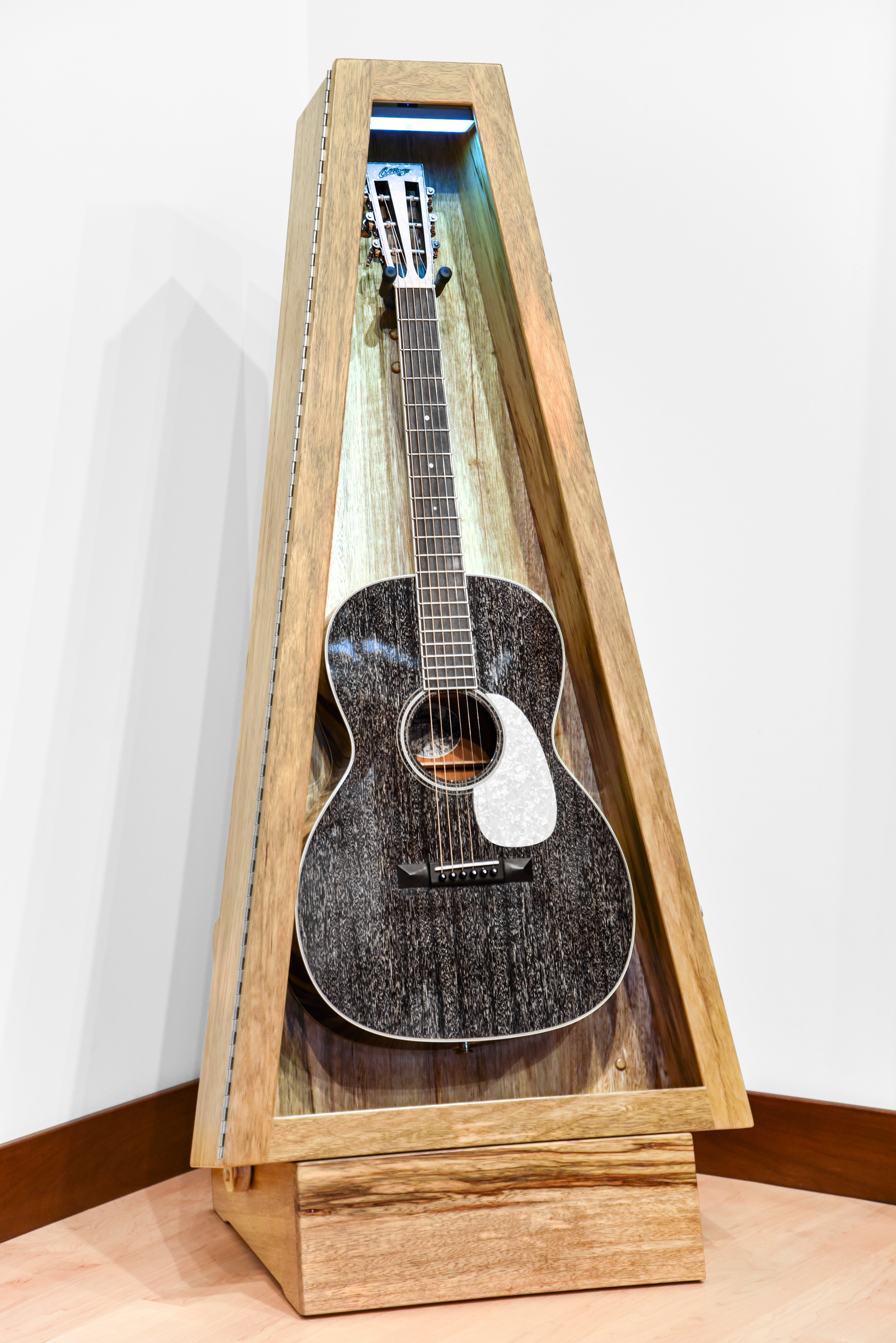 ClimaStand Triangle Humidor with Base - Black Limba