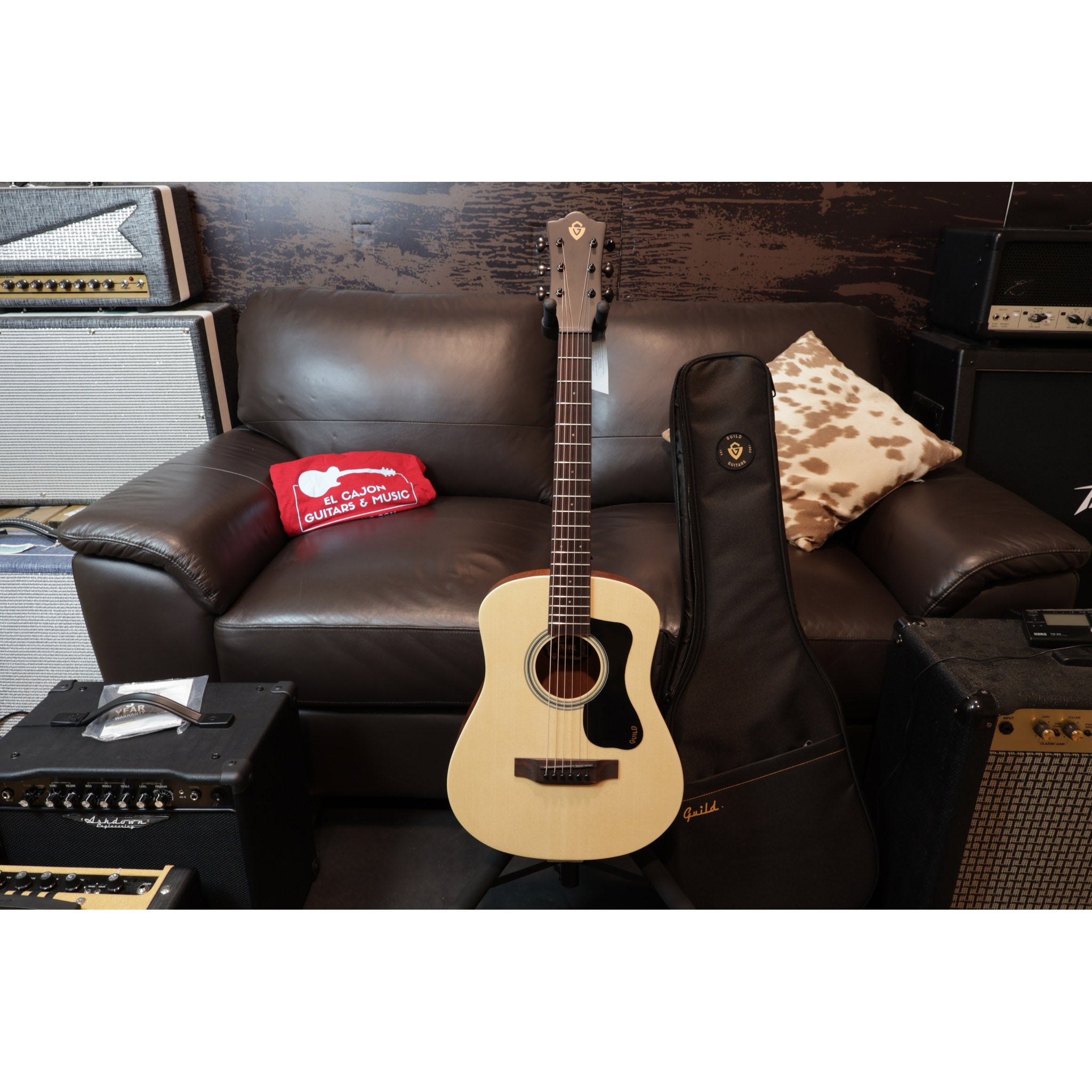Guild Travel Spruce Mini Dreadnought Acoustic Guitar – Sitka Spruce Top w/ Gig Bag