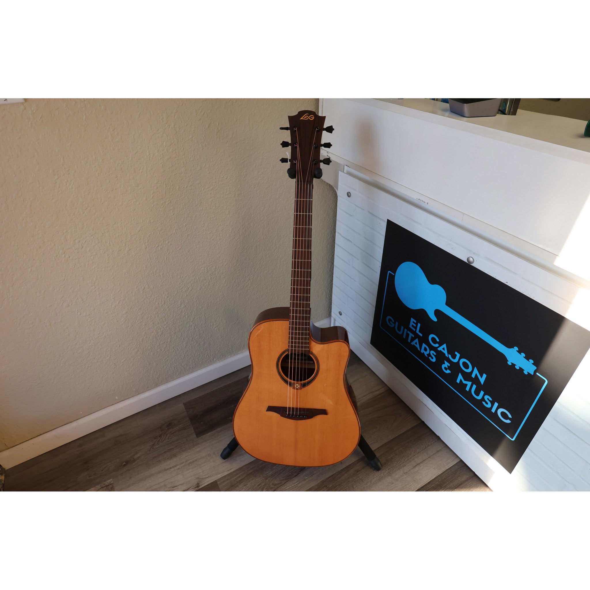 LAG T118DCE Dreadnought Cutaway Acoustic-Electric Guitar