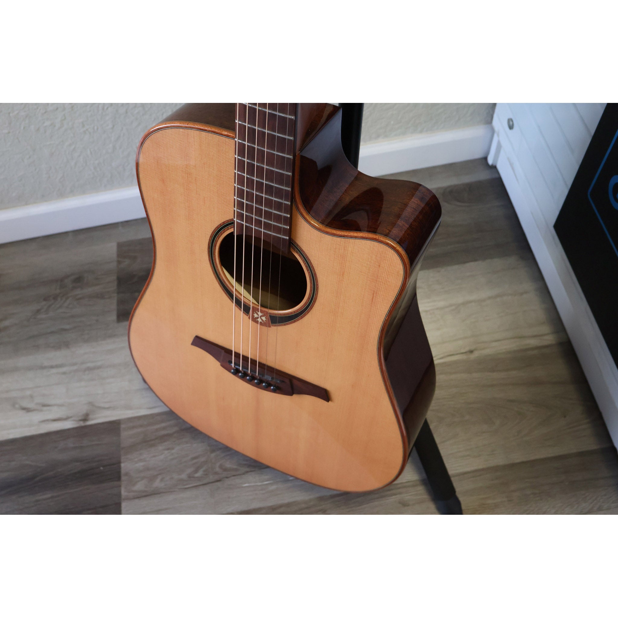LAG T118DCE Dreadnought Cutaway Acoustic-Electric Guitar