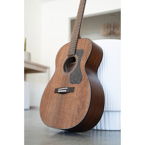 Guild OM-320 NAT Solid Top Orchestra Acoustic Guitar
