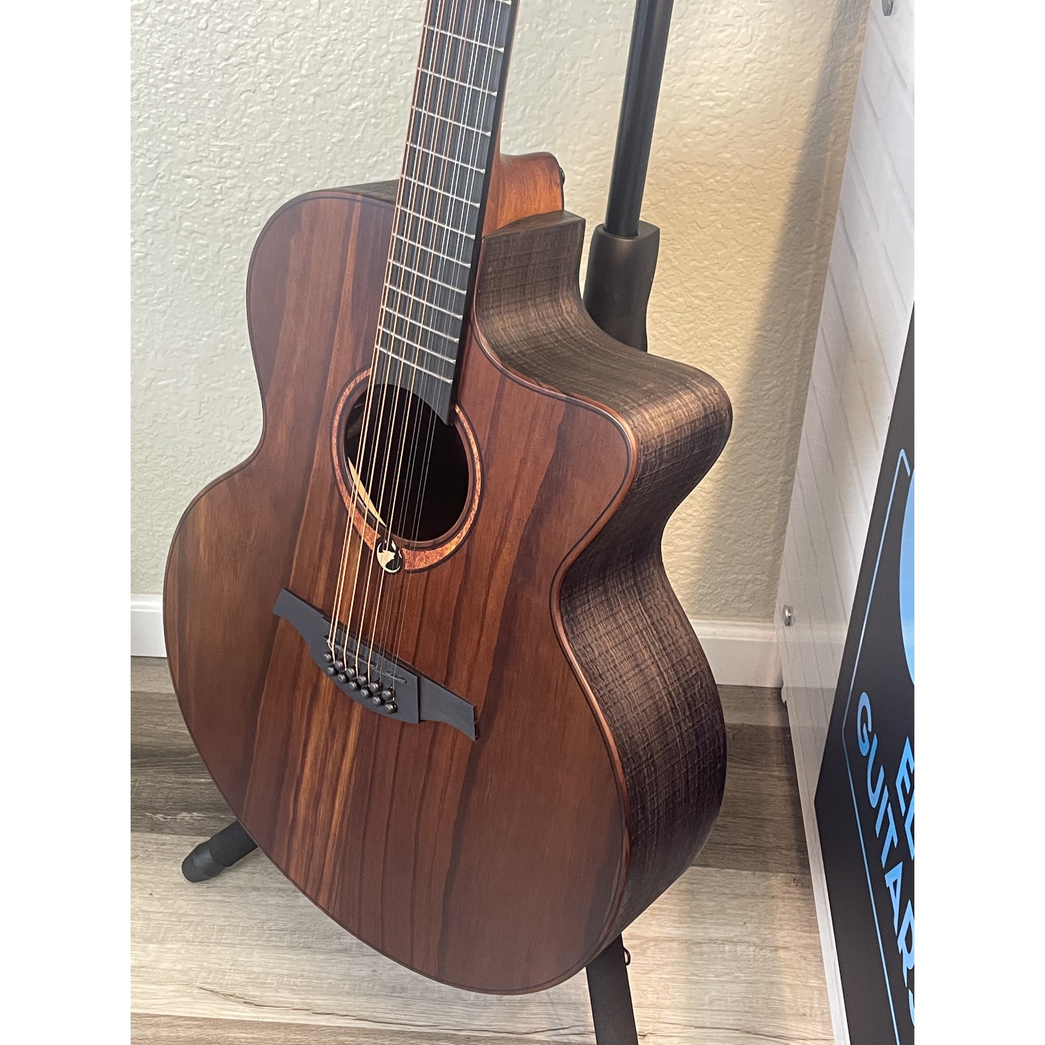 LAG Green Guitars SAUVAGE-L-ACE Auditorium Cutaway Acoustic-Electric Left-Handed