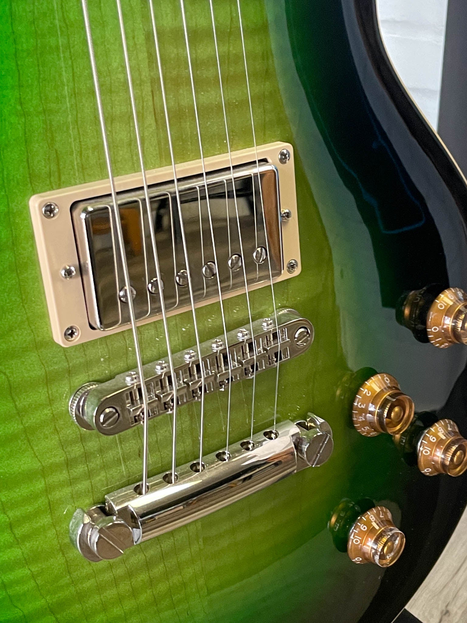 Wild Customs Baroness Green Burst