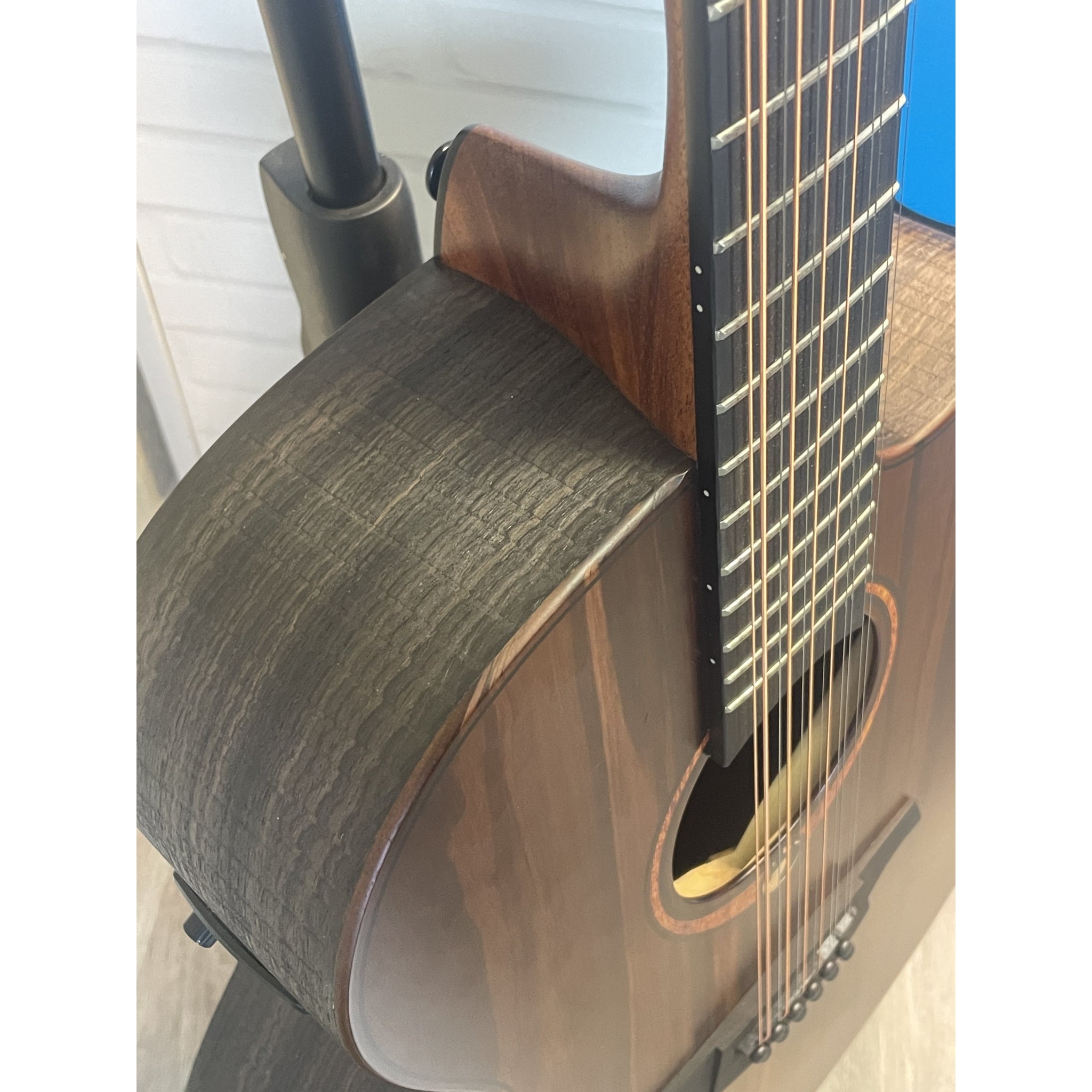 Lâg Sauvage SAUVAGE-J12CE Jumbo 12-String Cutaway Acoustic-Electric