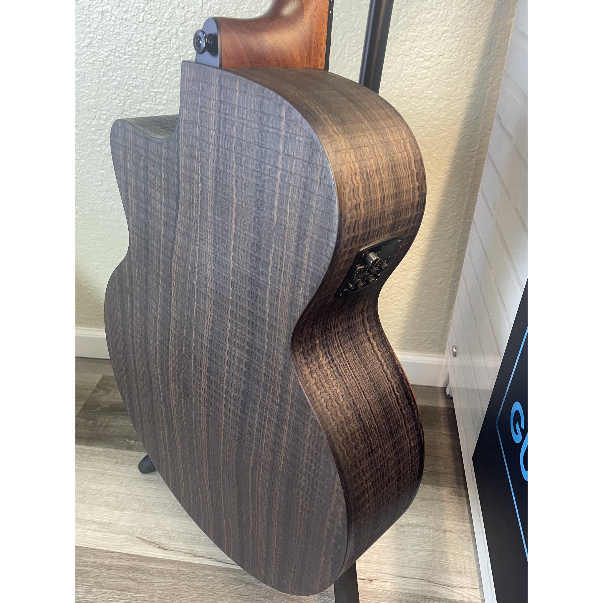 Lâg Sauvage SAUVAGE-J12CE Jumbo 12-String Cutaway Acoustic-Electric