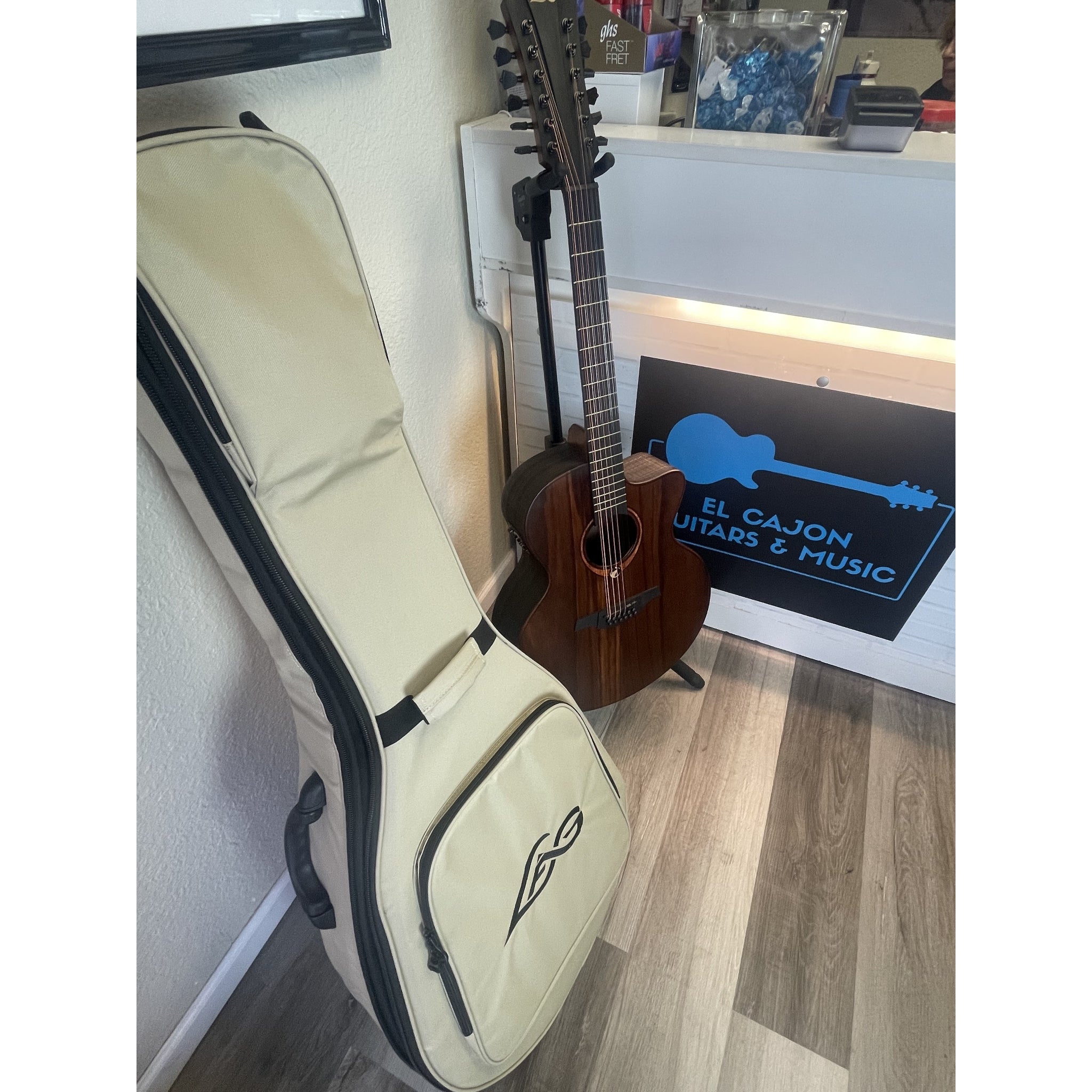 Lâg Sauvage SAUVAGE-J12CE Jumbo 12-String Cutaway Acoustic-Electric