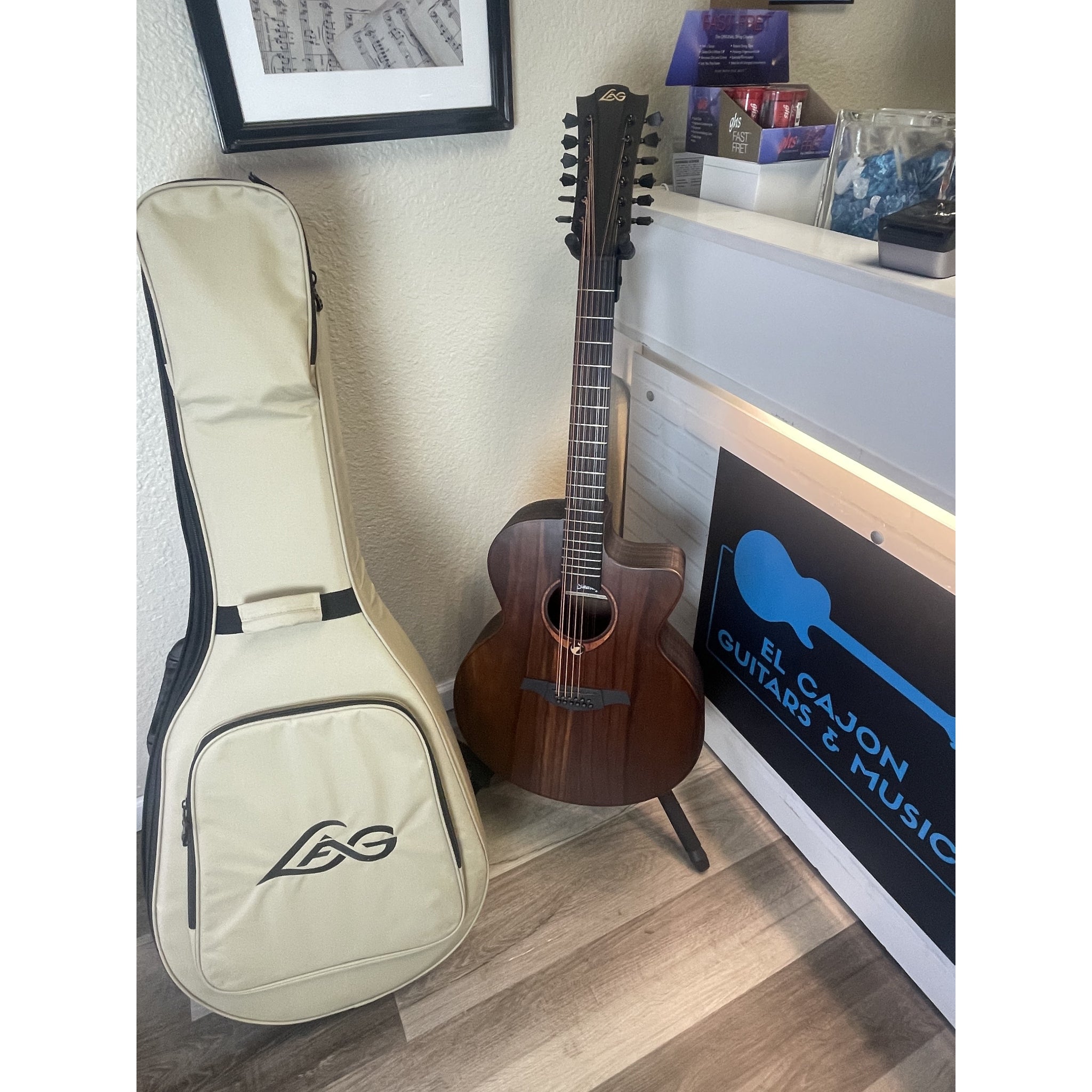 Lâg Sauvage SAUVAGE-J12CE Jumbo 12-String Cutaway Acoustic-Electric