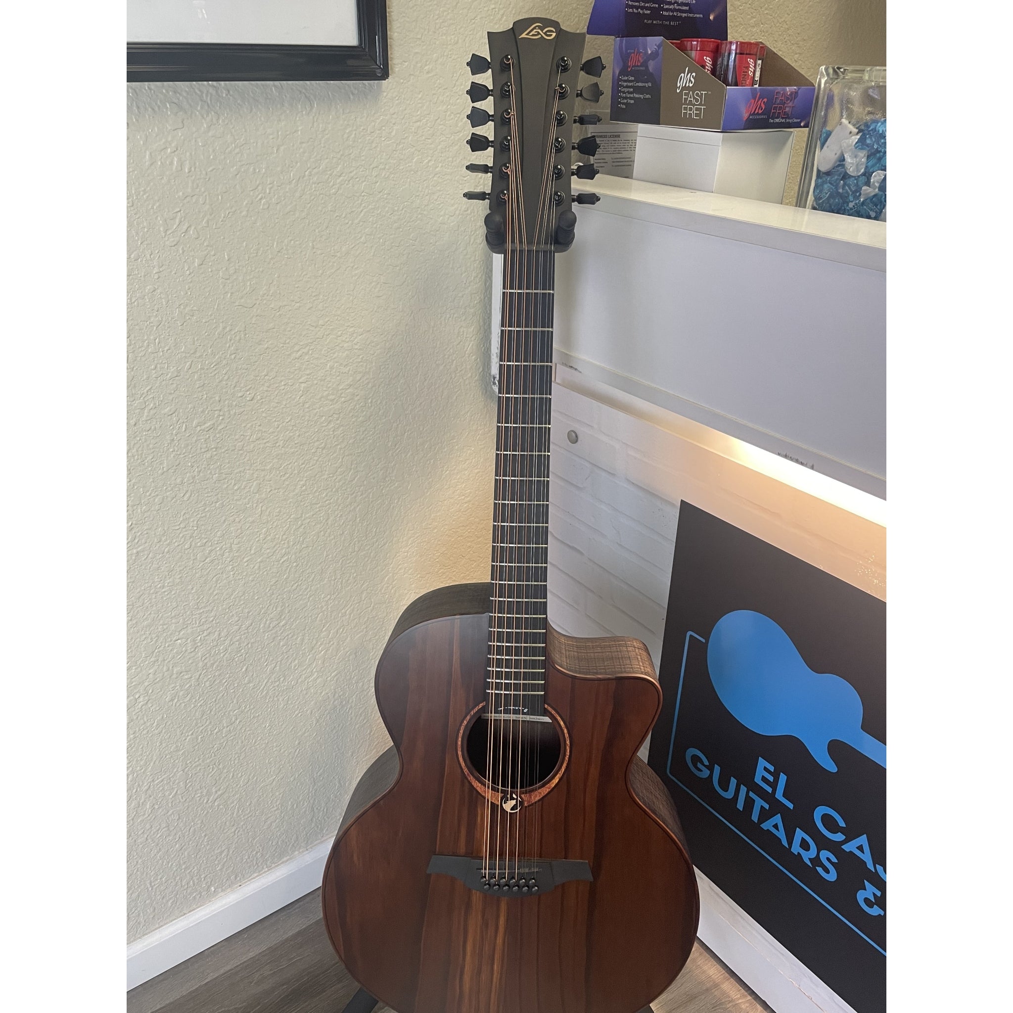 Lâg Sauvage SAUVAGE-J12CE Jumbo 12-String Cutaway Acoustic-Electric