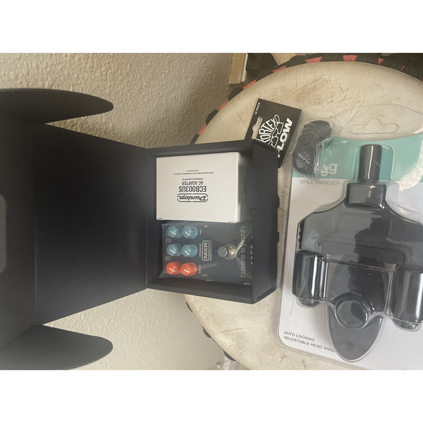 MXR Bass Synth Pedal (MB301) – Holiday Bundle w/ Stagg Wall Hanger & Tortex Flow Picks